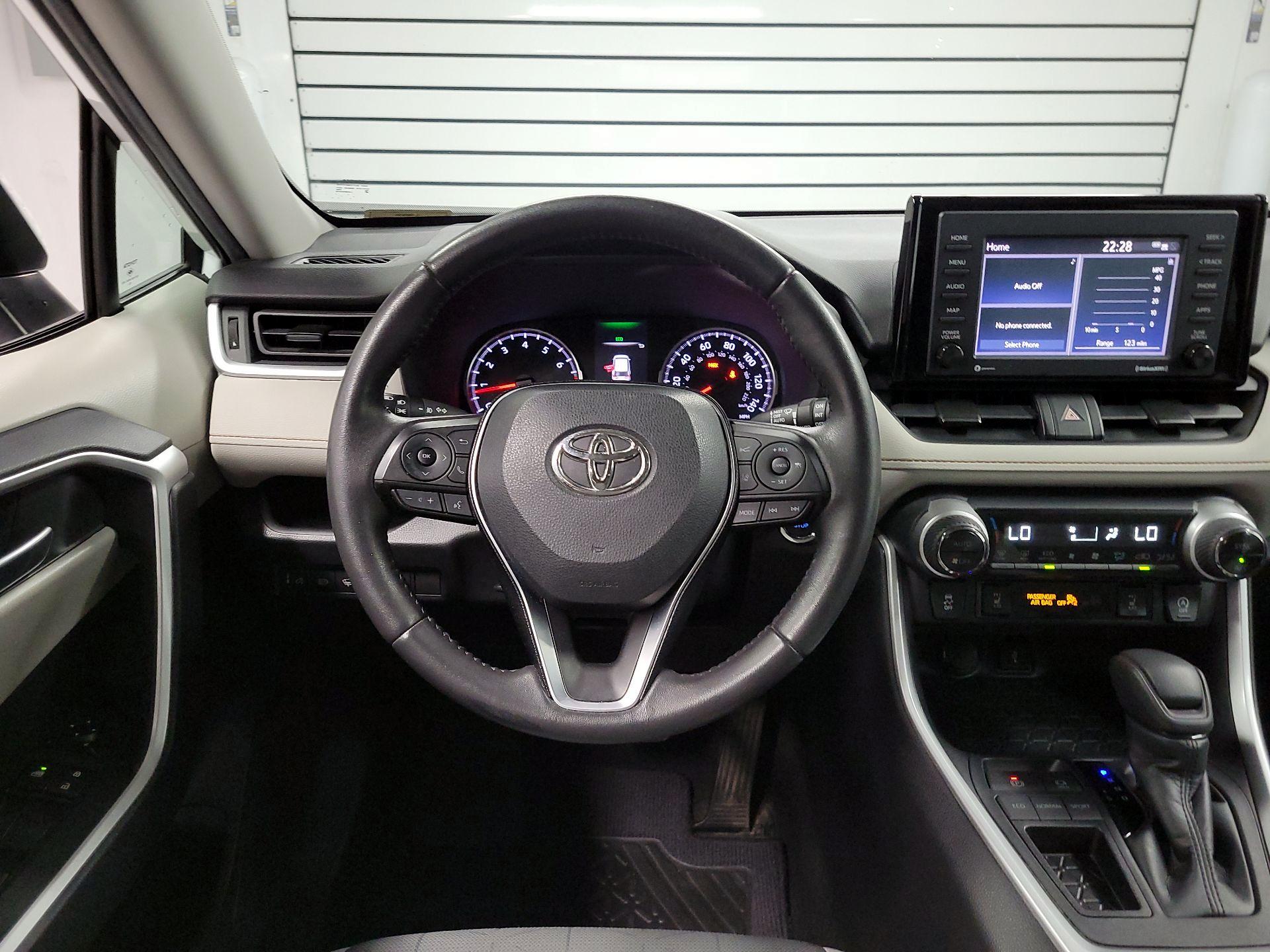 Thumbnail: 2020 Toyota RAV4 - 10