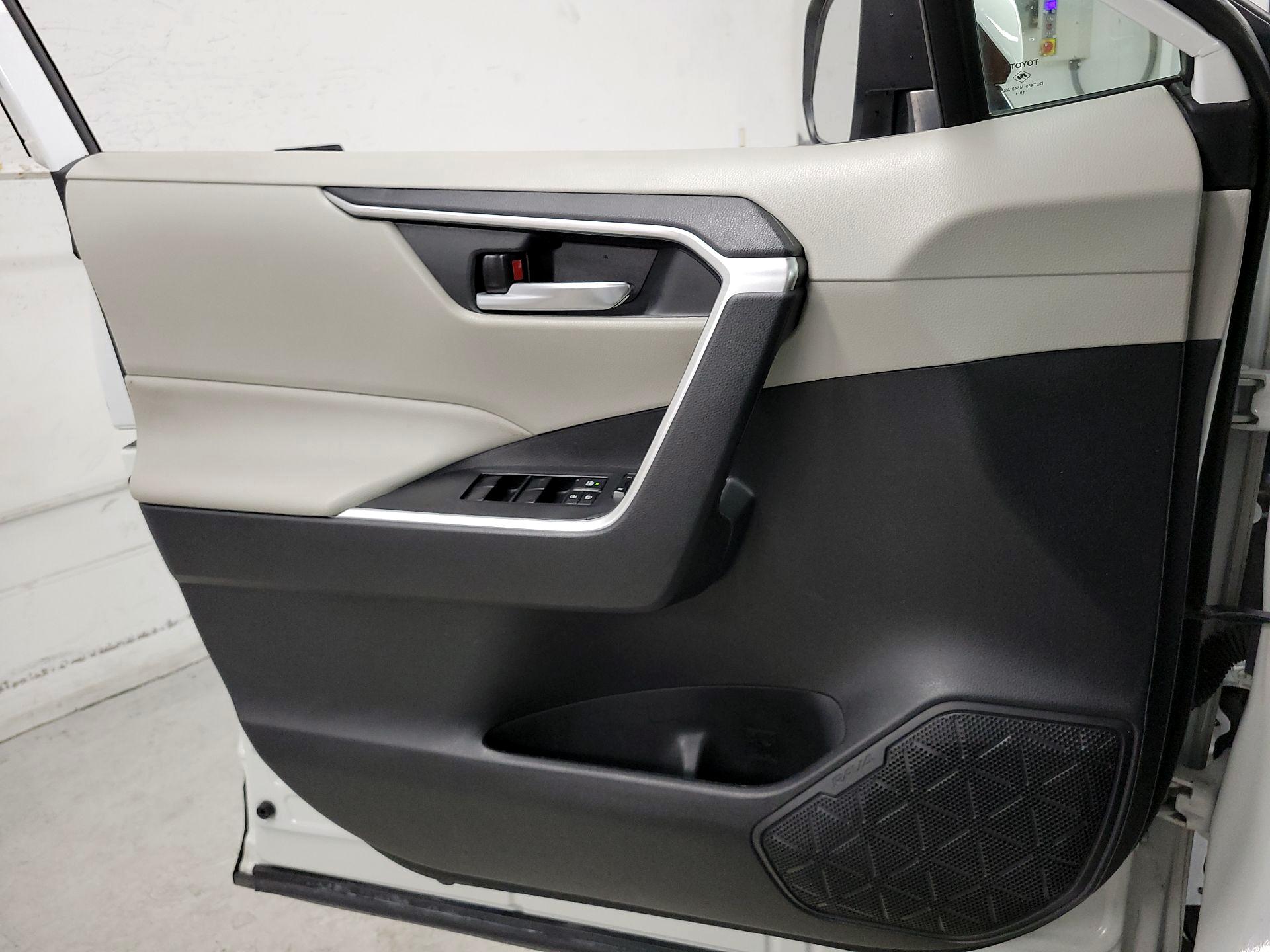 Thumbnail: 2020 Toyota RAV4 - 12