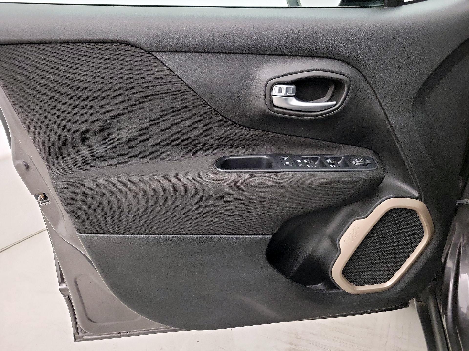 Thumbnail: 2017 Jeep Renegade - 12