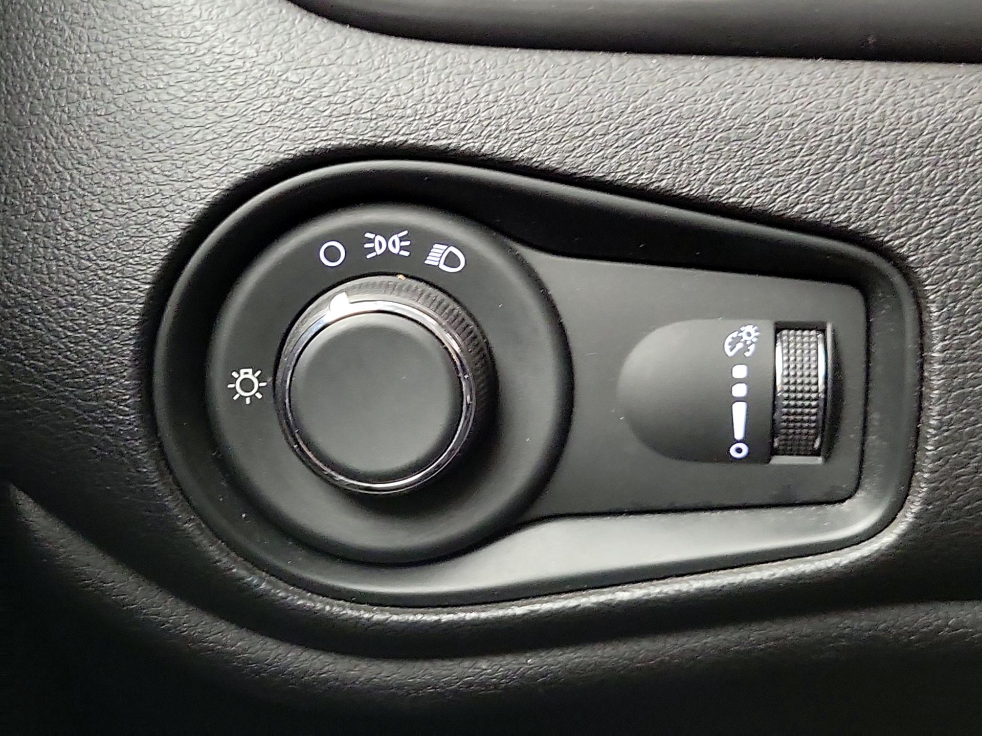 Thumbnail: 2017 Jeep Renegade - 13