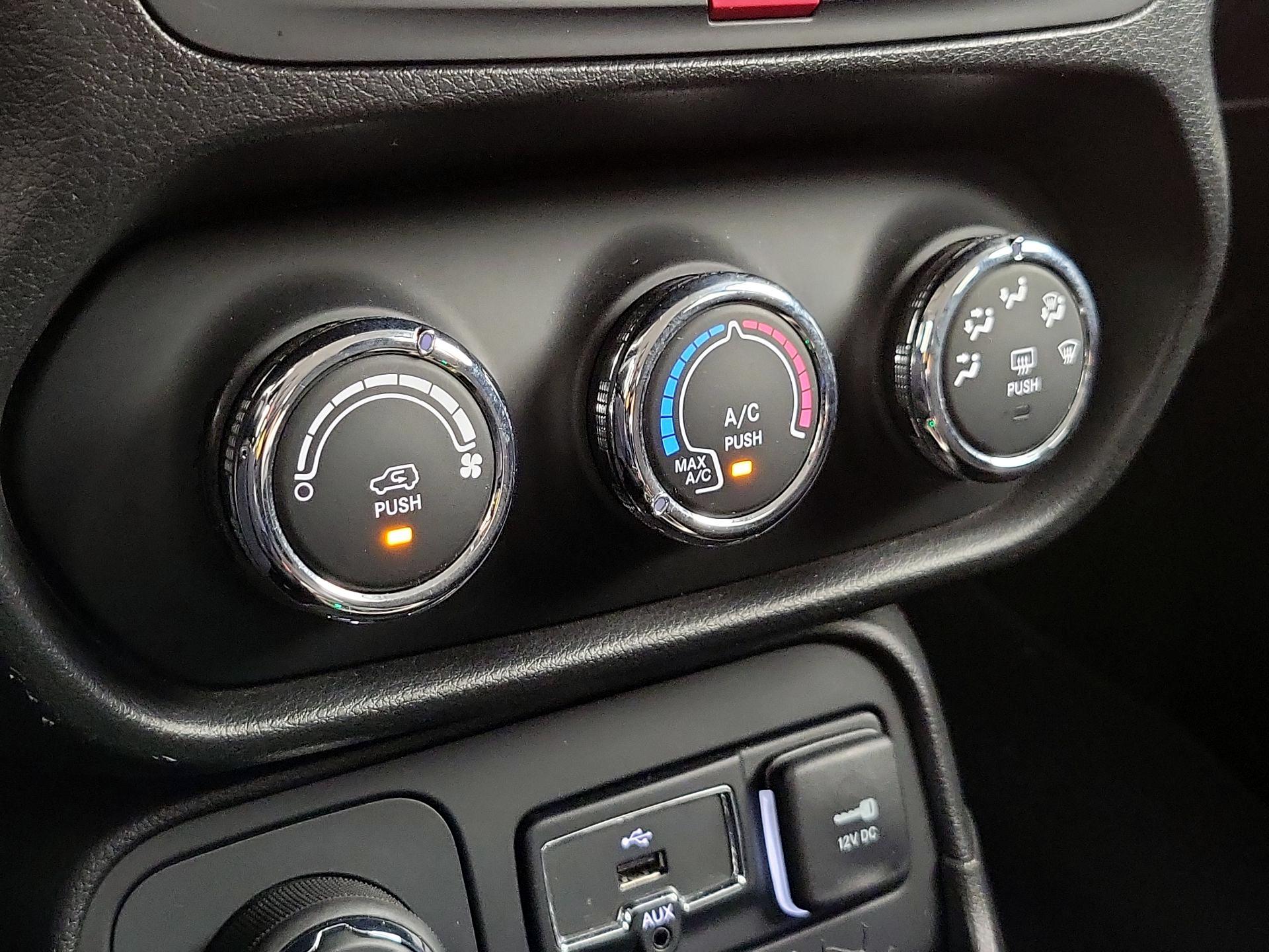 Thumbnail: 2017 Jeep Renegade - 16