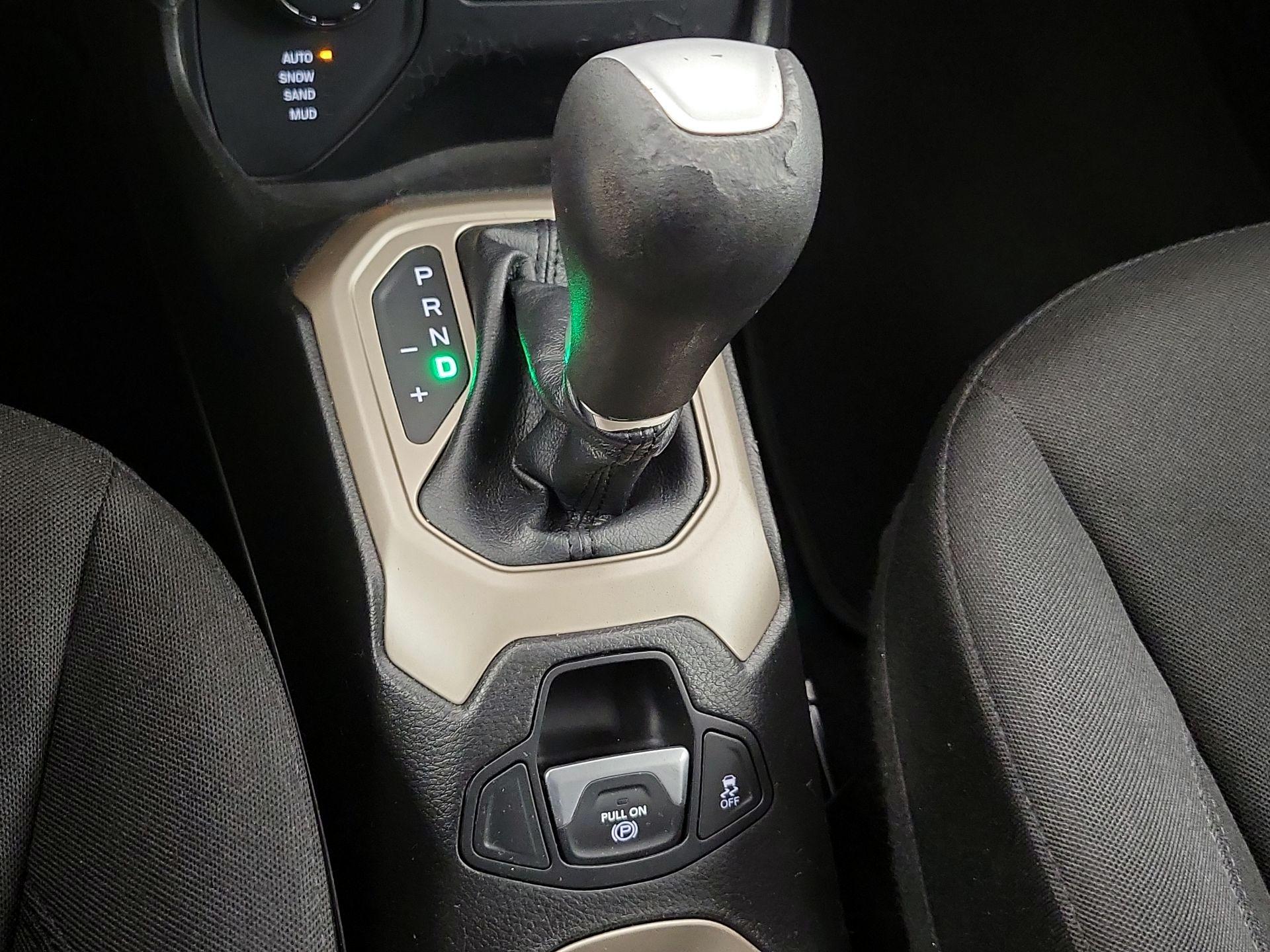 Thumbnail: 2017 Jeep Renegade - 17