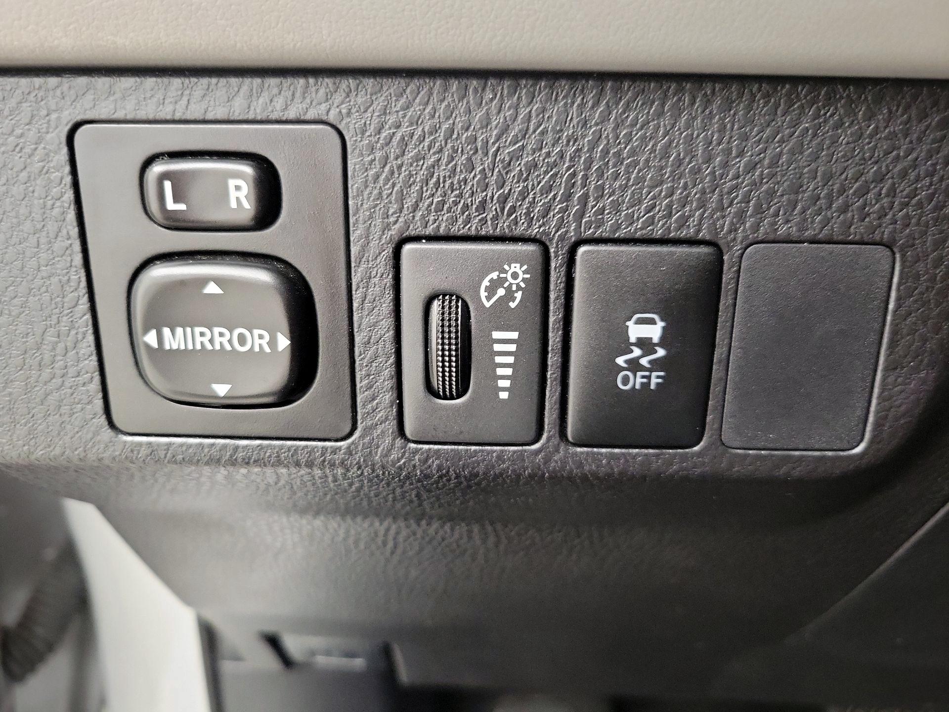 Thumbnail: 2014 Toyota RAV4 - 13