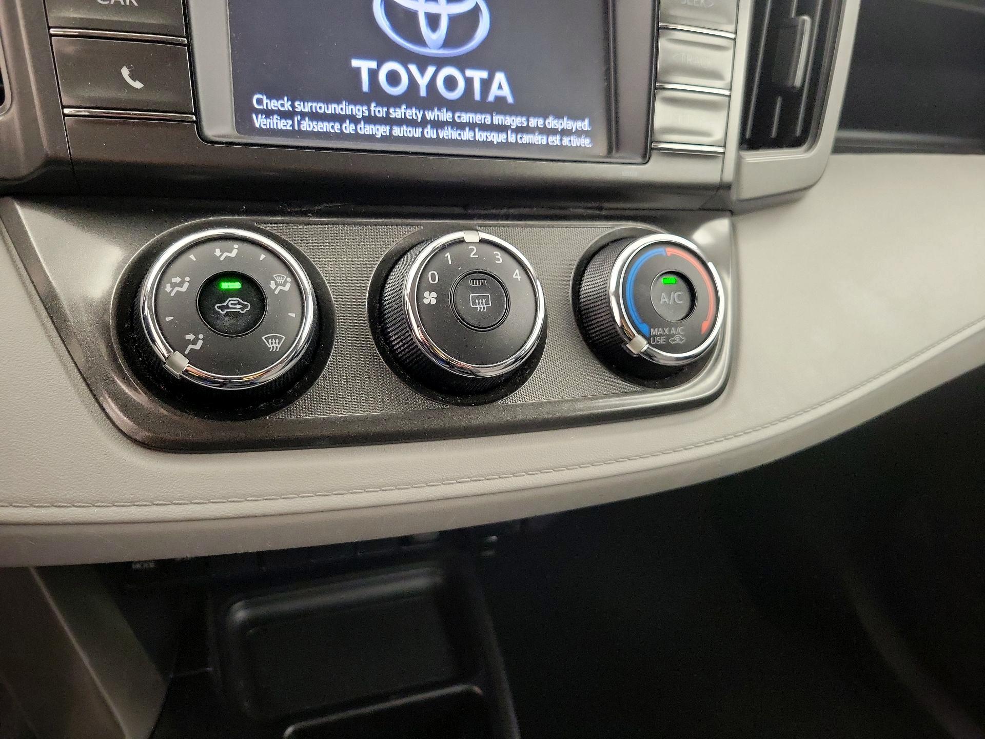 Thumbnail: 2014 Toyota RAV4 - 16