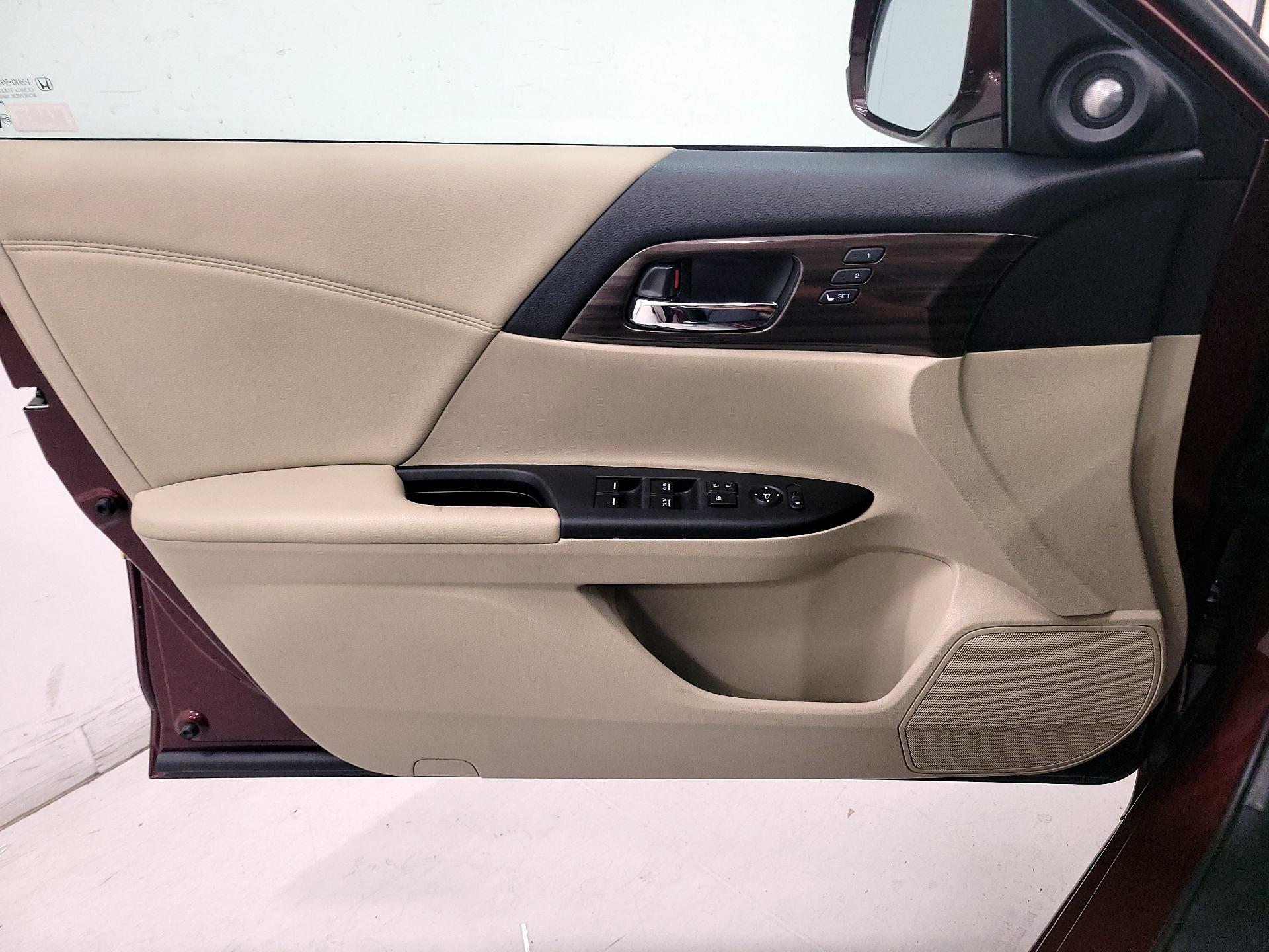 Thumbnail: 2016 Honda Accord - 12
