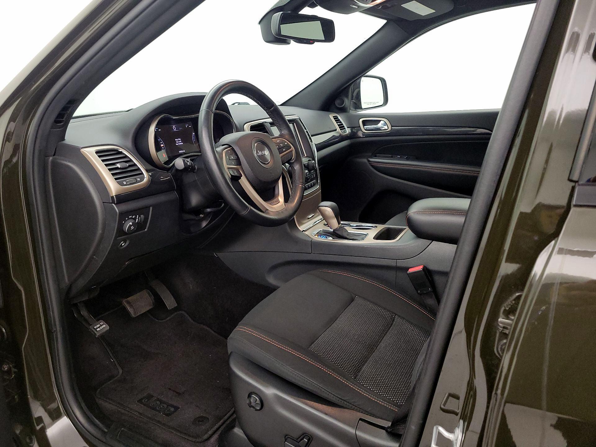 Thumbnail: 2016 Jeep Grand Cherokee - 11