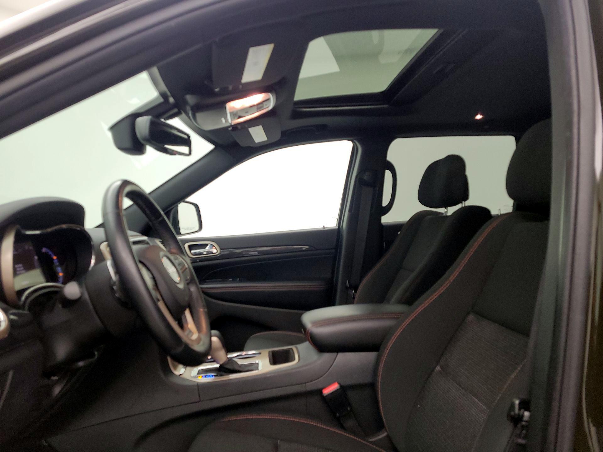 Thumbnail: 2016 Jeep Grand Cherokee - 19