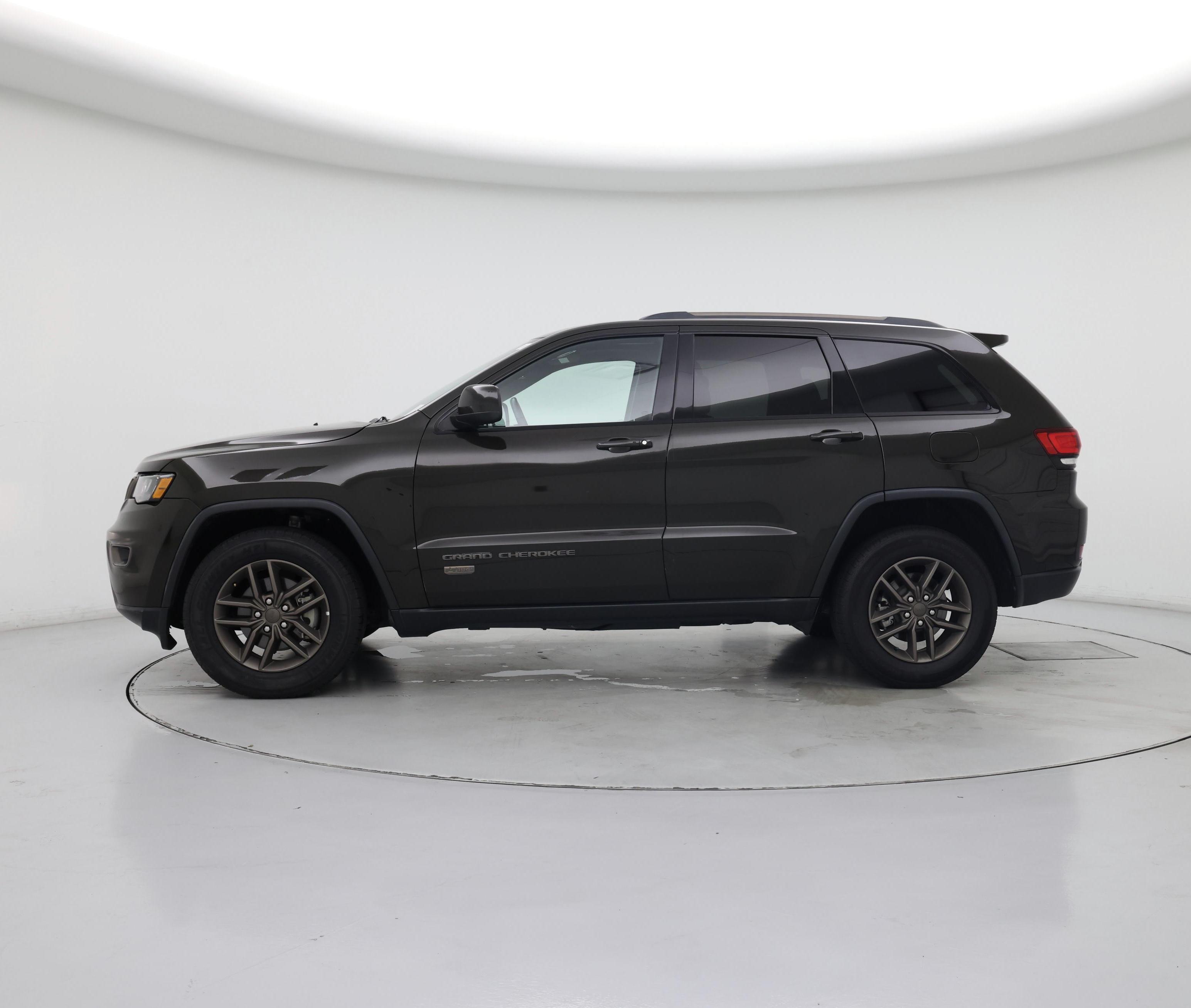 Thumbnail: 2016 Jeep Grand Cherokee - 3