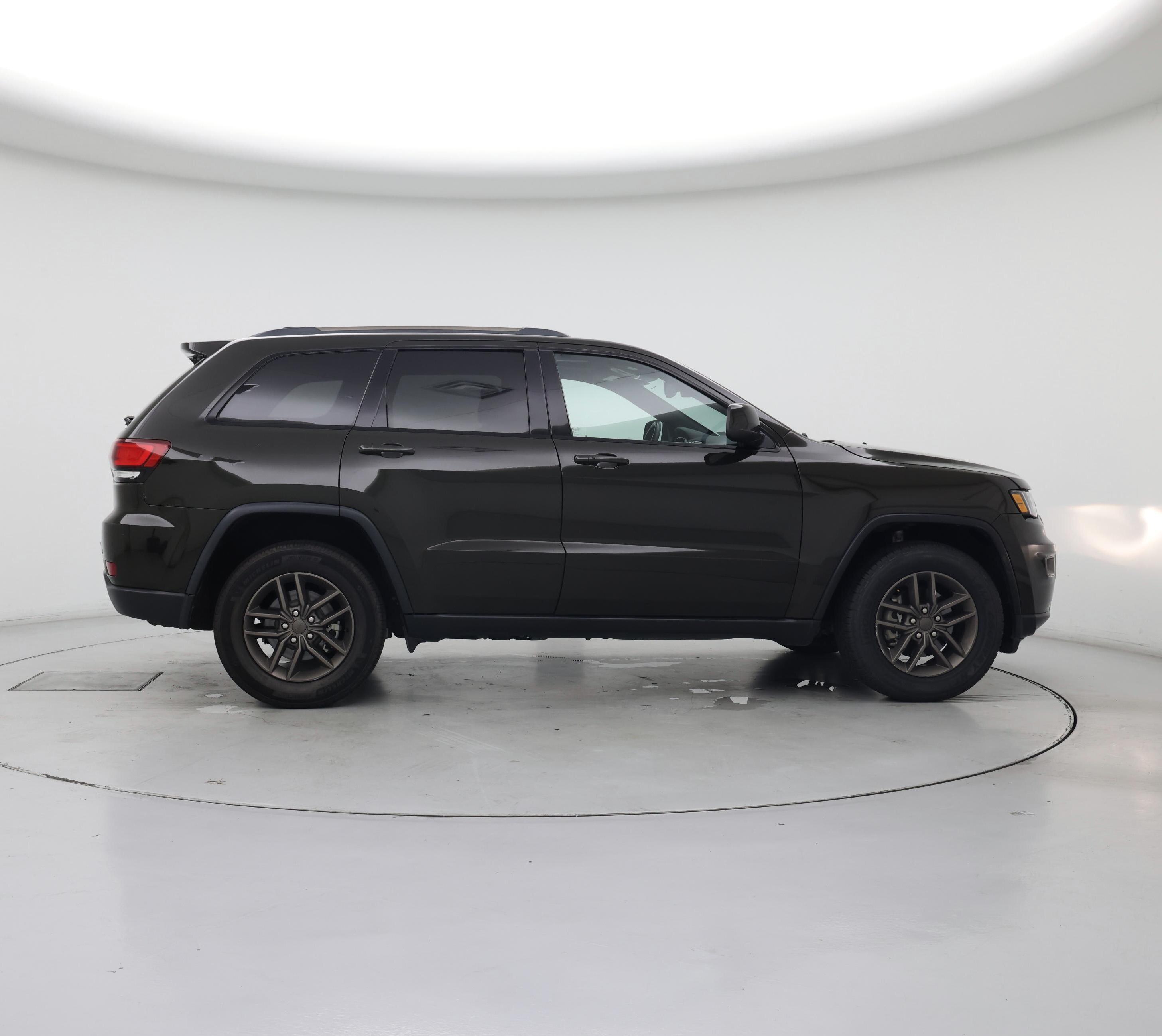 Thumbnail: 2016 Jeep Grand Cherokee - 7