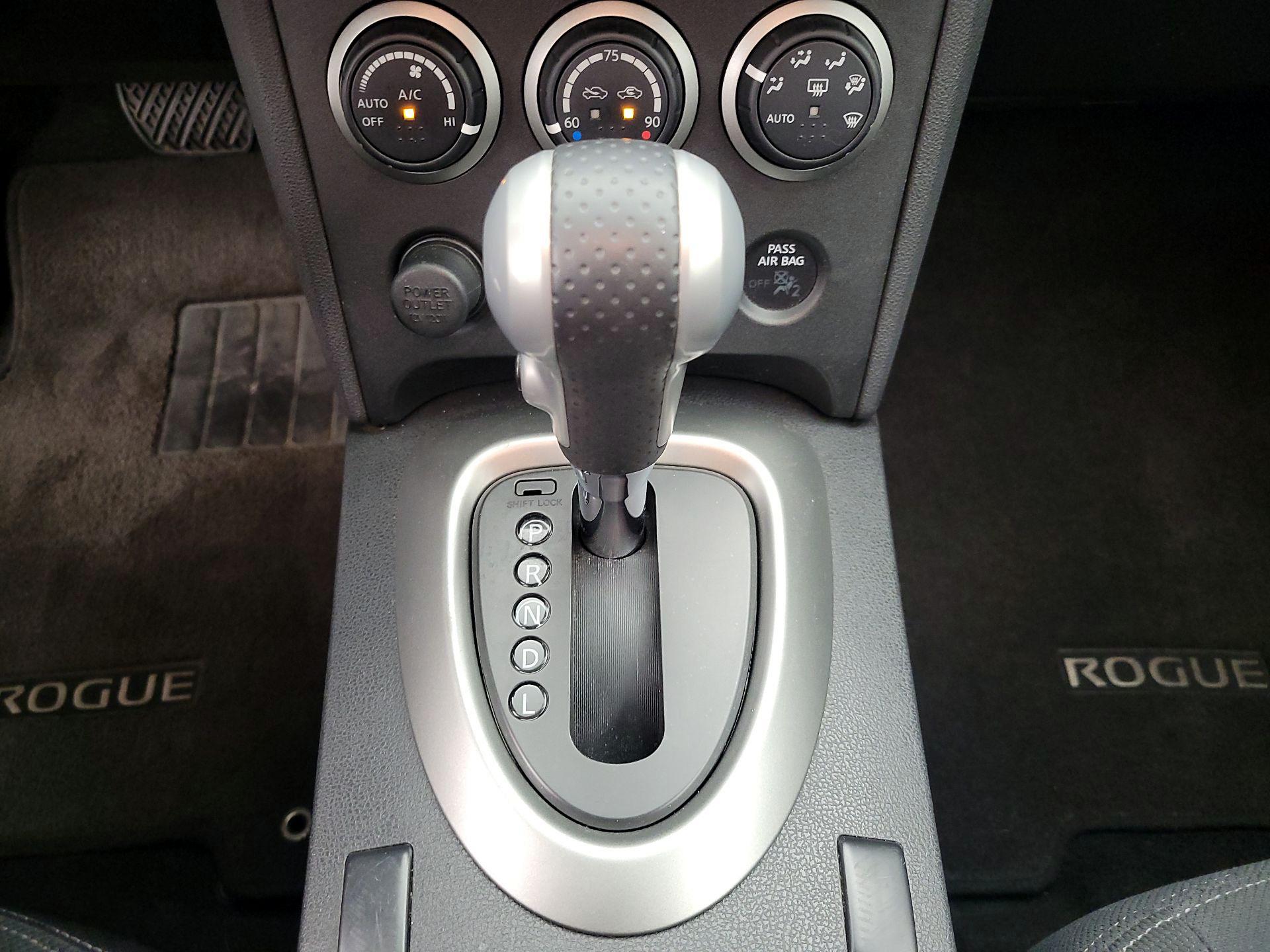Thumbnail: 2013 Nissan Rogue - 17