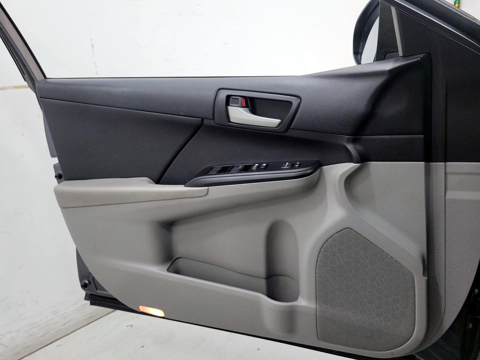 Thumbnail: 2014 Toyota Camry - 12