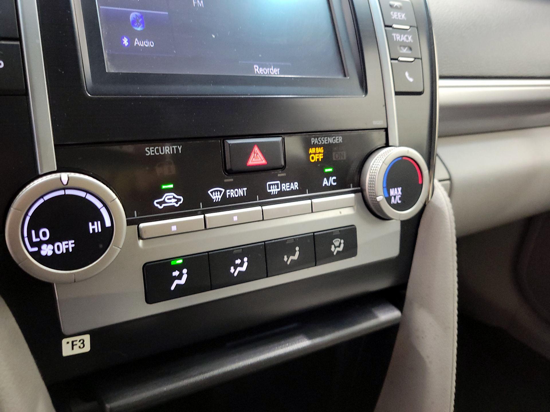 Thumbnail: 2014 Toyota Camry - 16