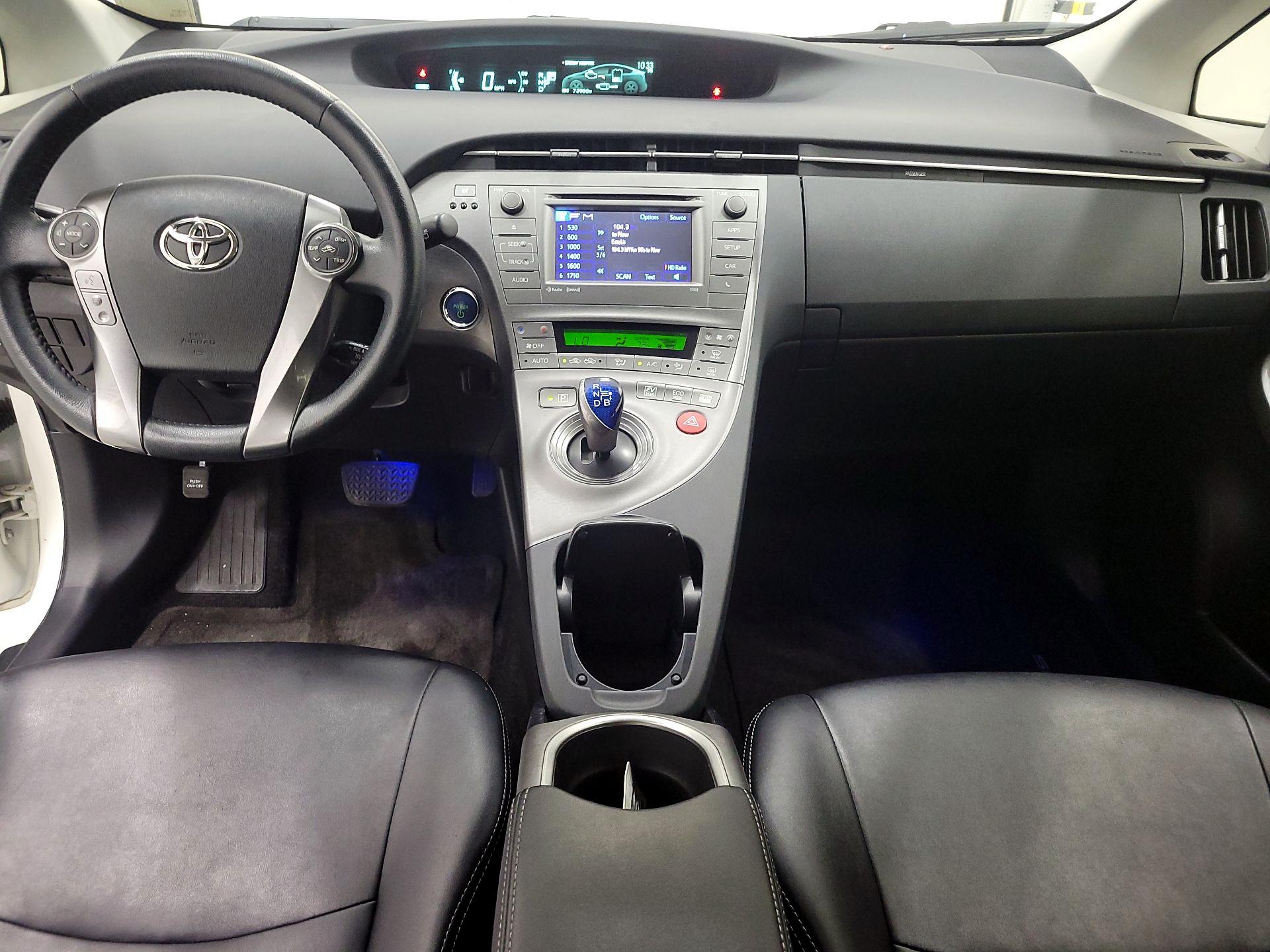 Thumbnail: 2015 Toyota Prius - 9