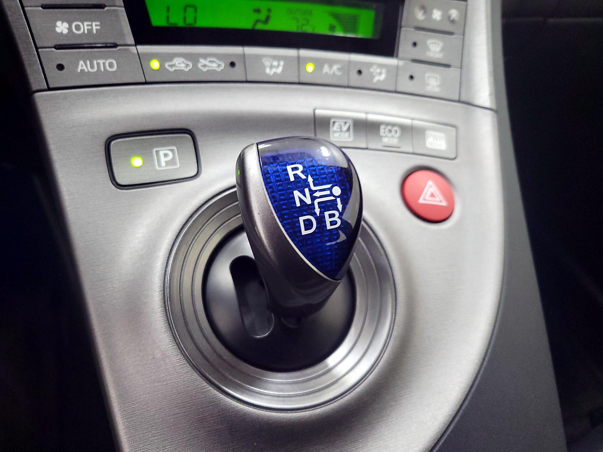 Thumbnail: 2015 Toyota Prius - 17
