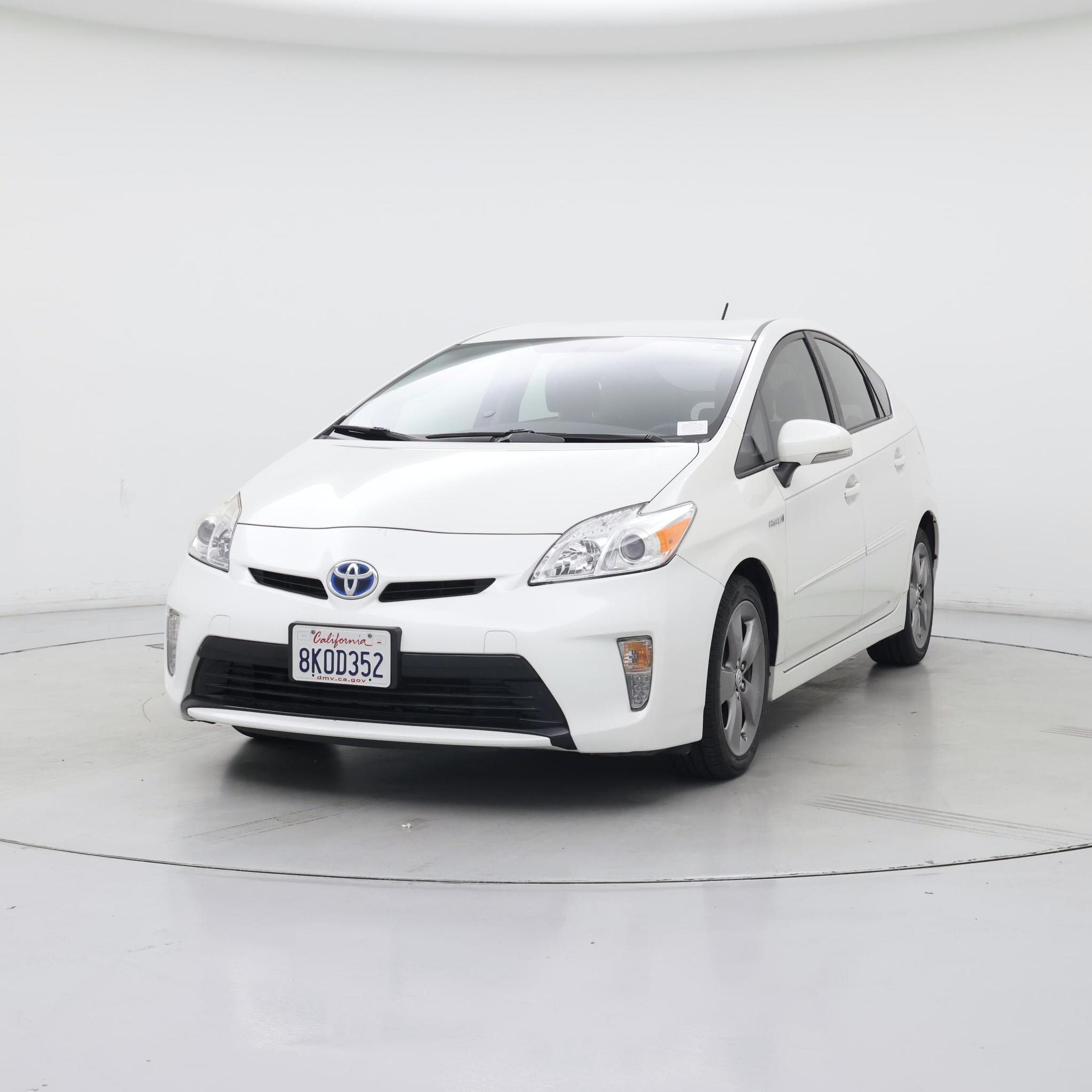 Thumbnail: 2015 Toyota Prius - 4