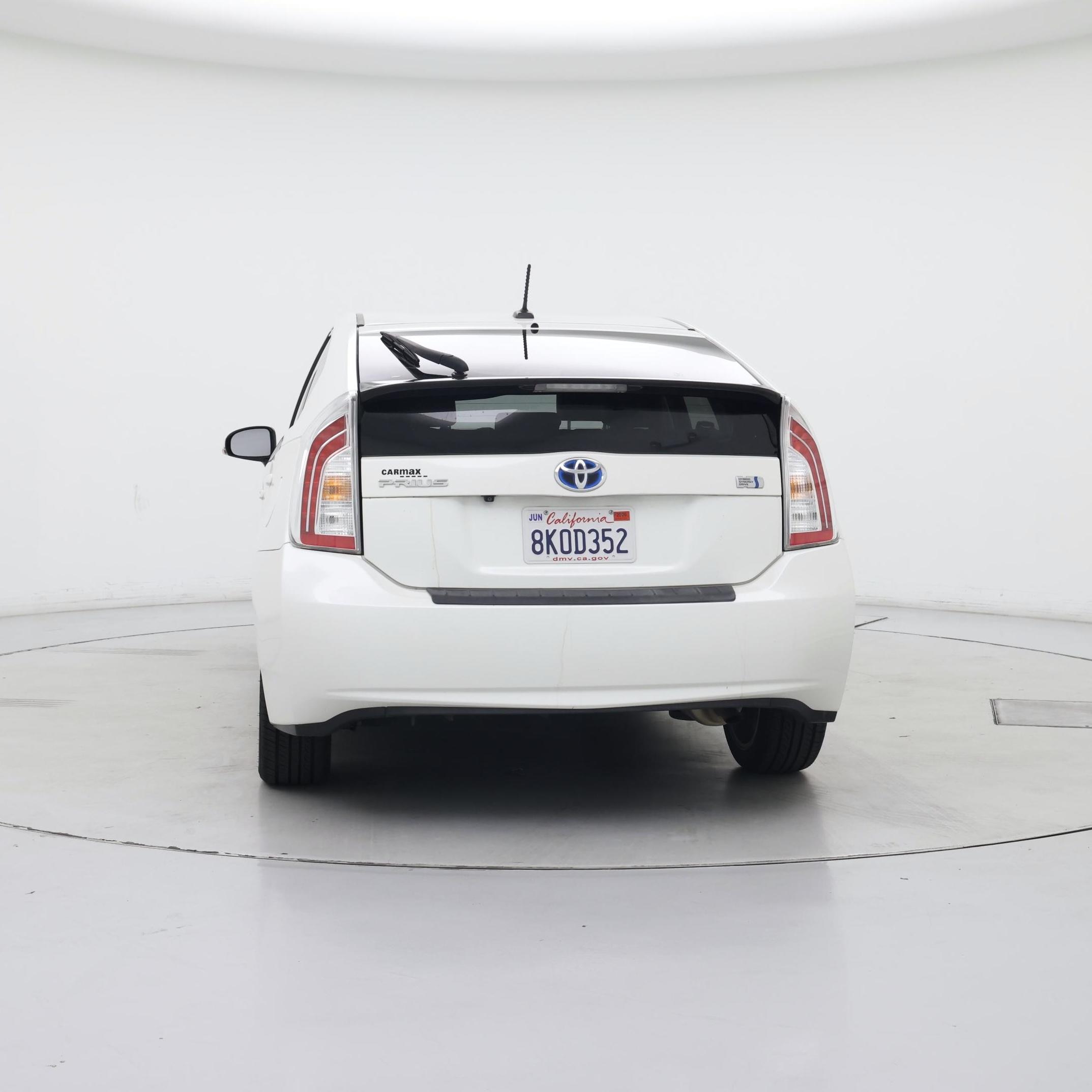 Thumbnail: 2015 Toyota Prius - 6