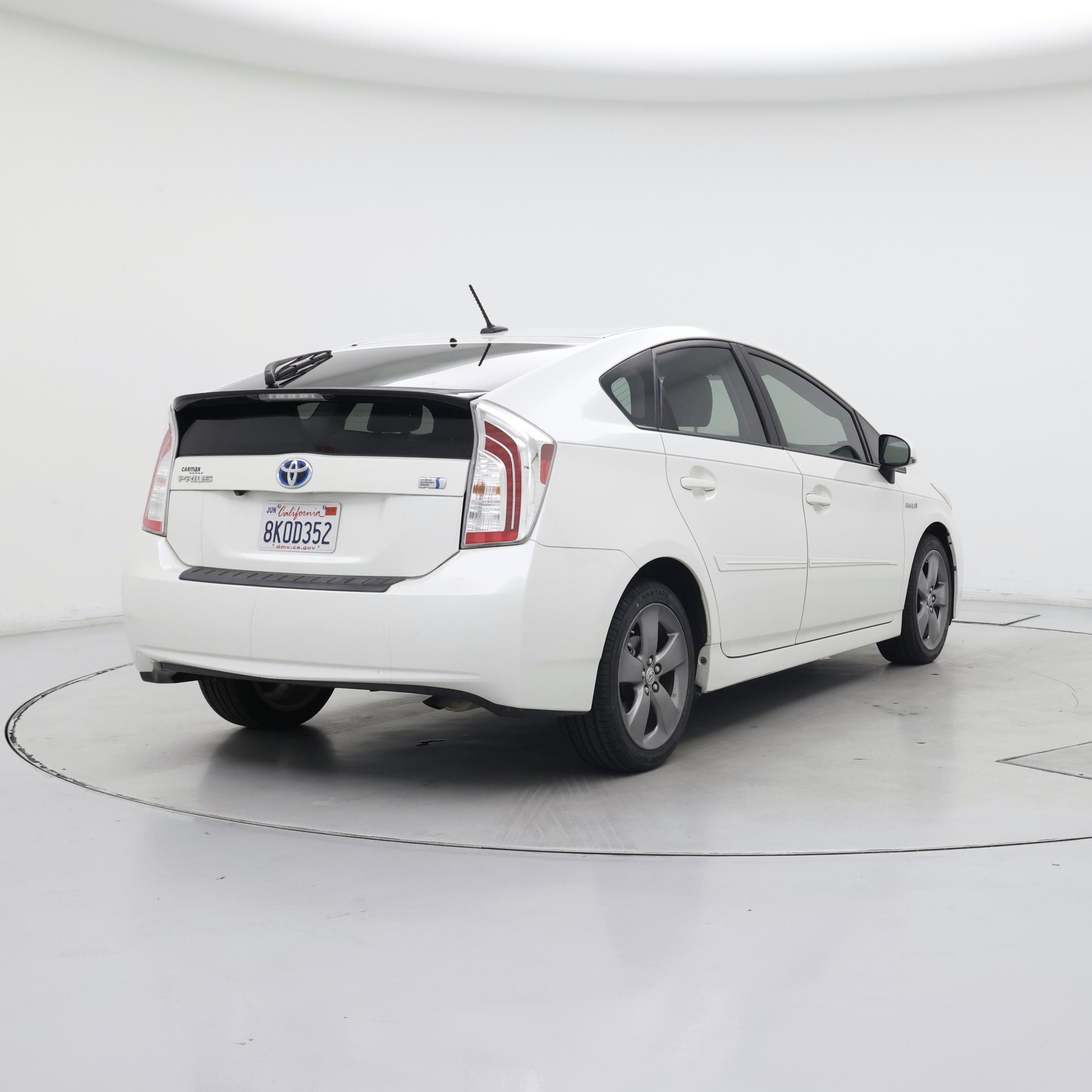 Thumbnail: 2015 Toyota Prius - 8