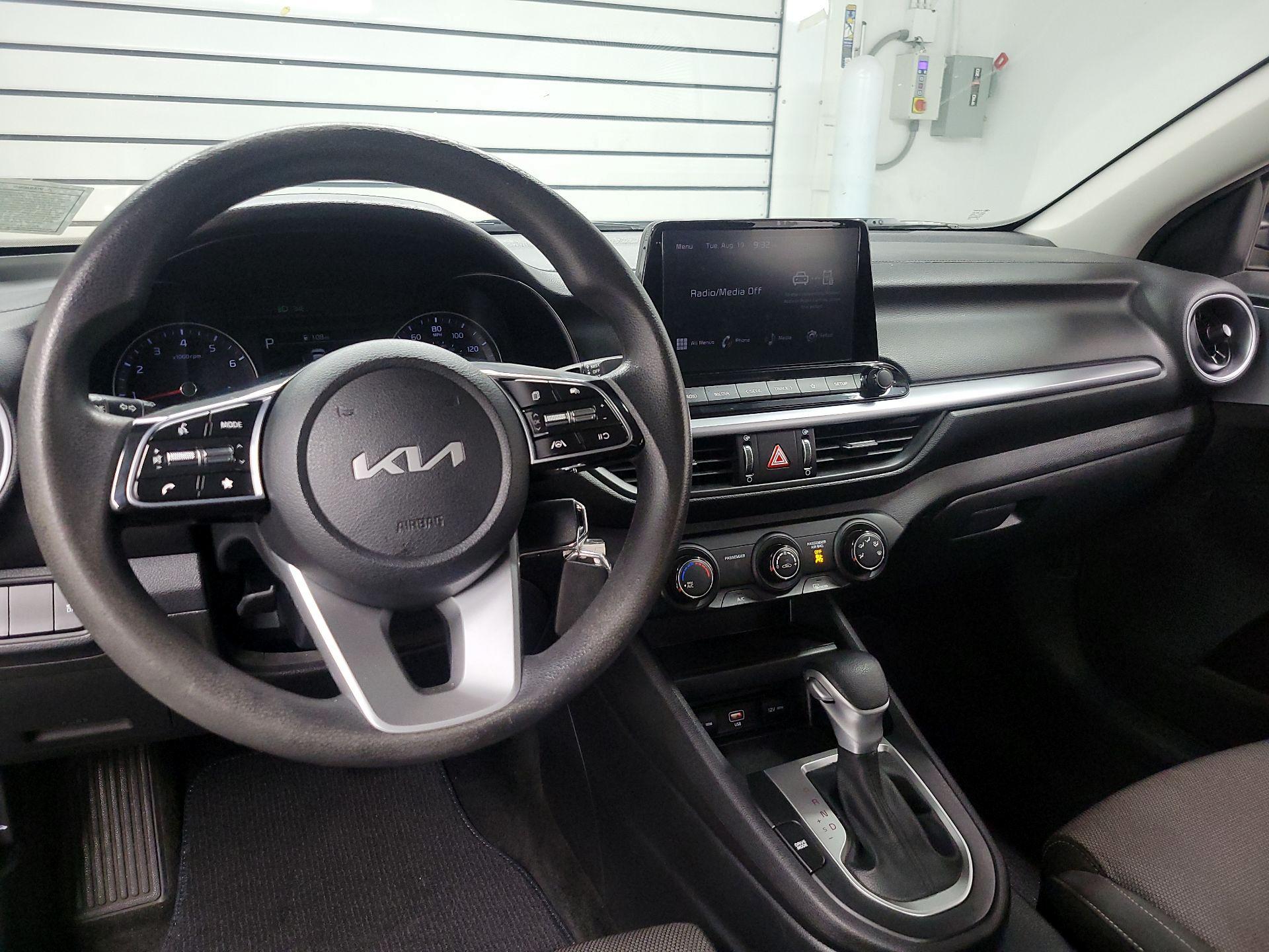 Thumbnail: 2022 Kia Forte - 9