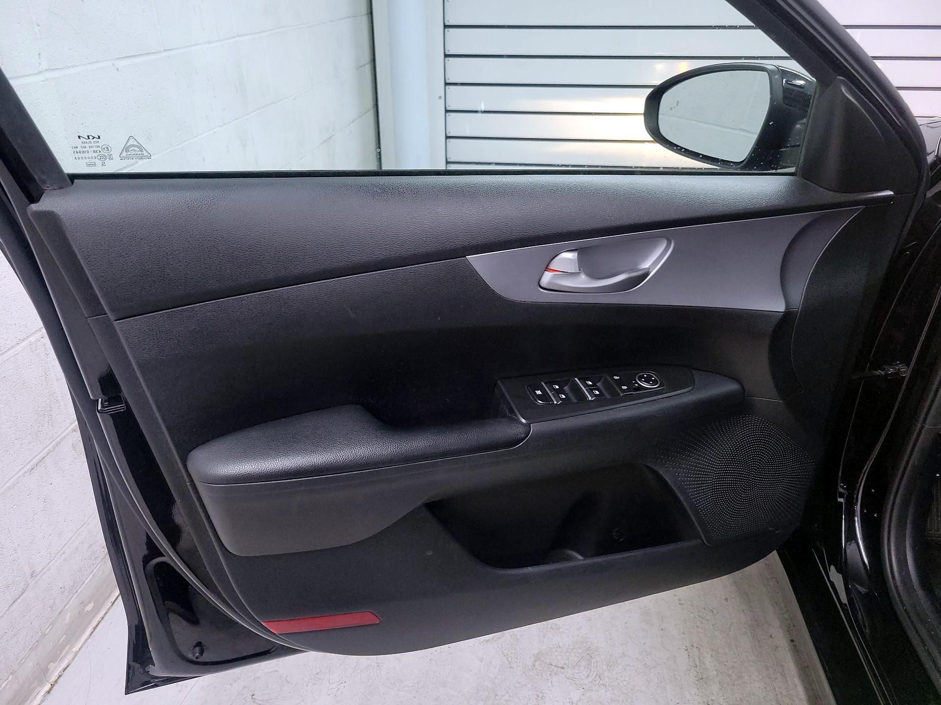 Thumbnail: 2022 Kia Forte - 12