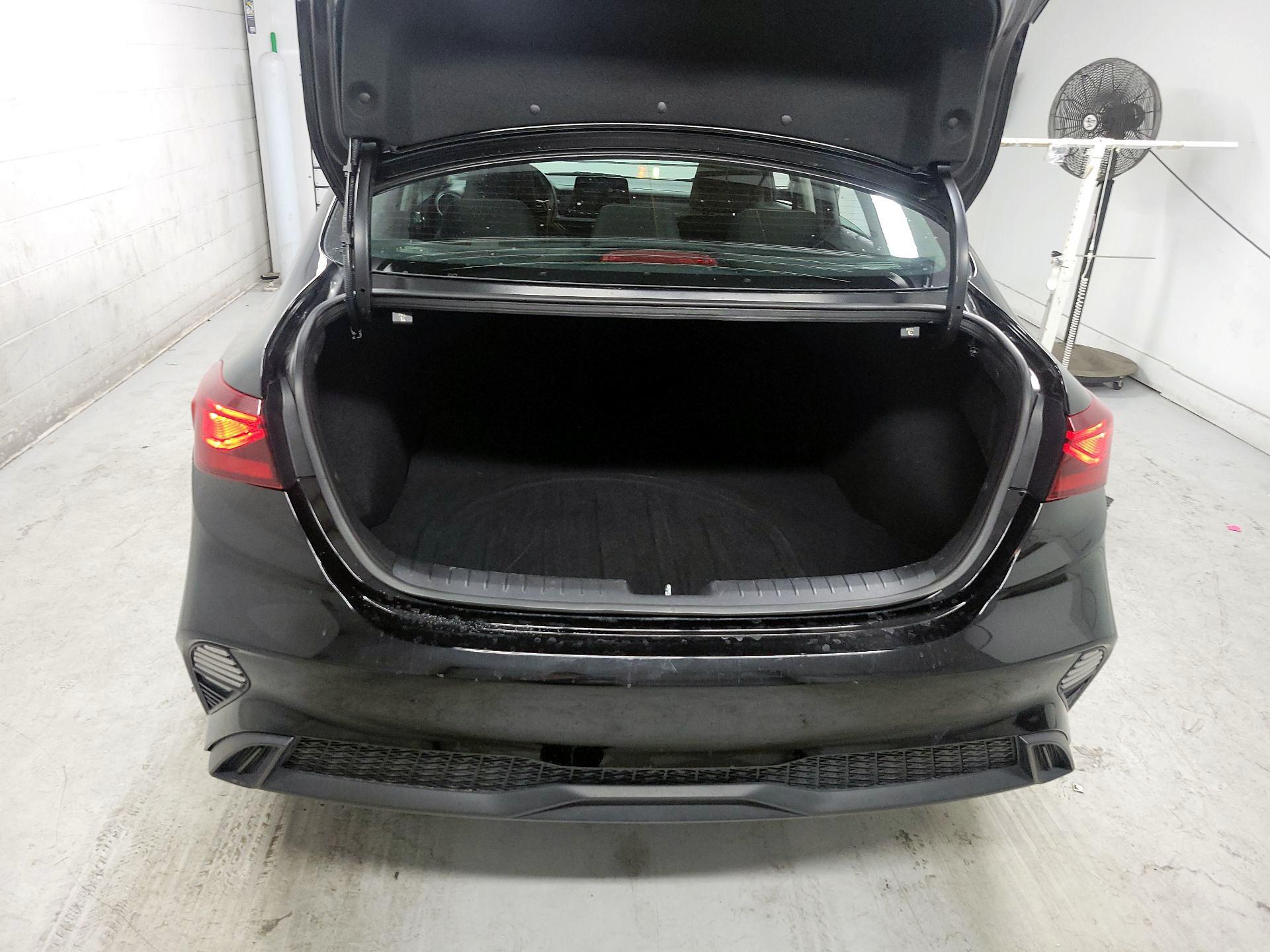 Thumbnail: 2022 Kia Forte - 18