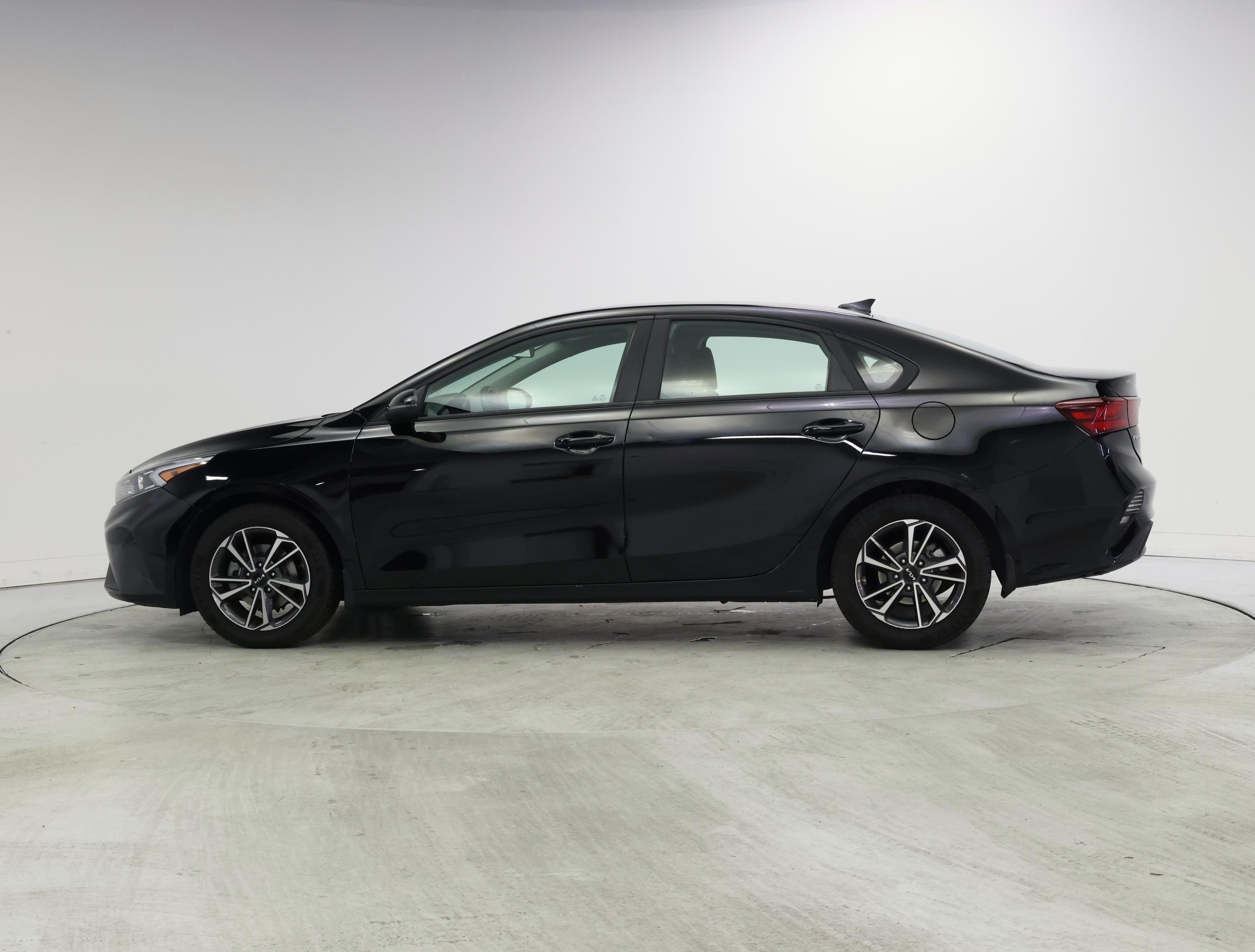 Thumbnail: 2022 Kia Forte - 3