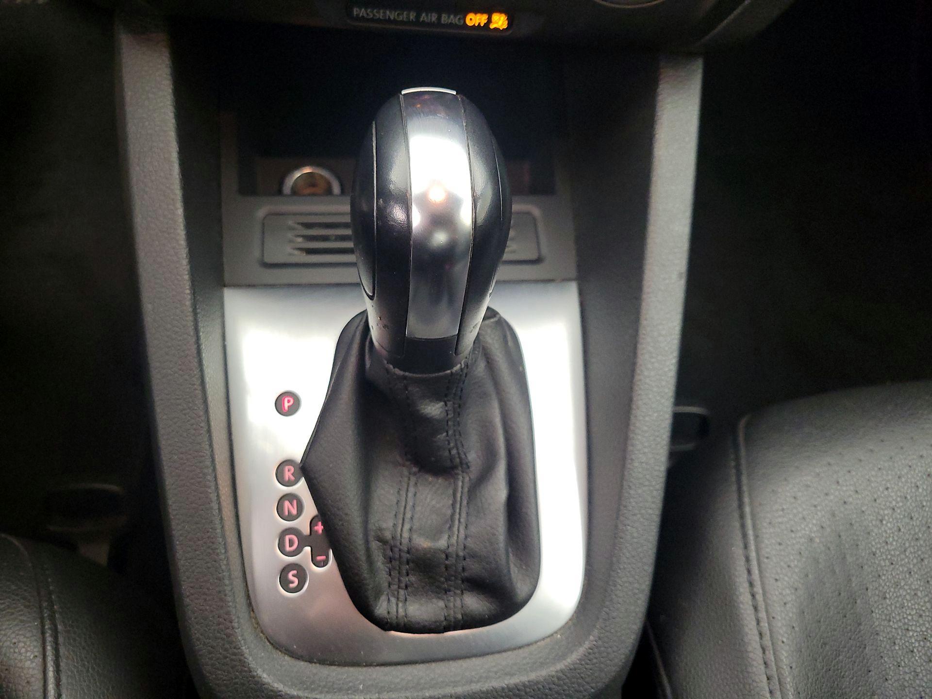 Thumbnail: 2014 Volkswagen Jetta - 16