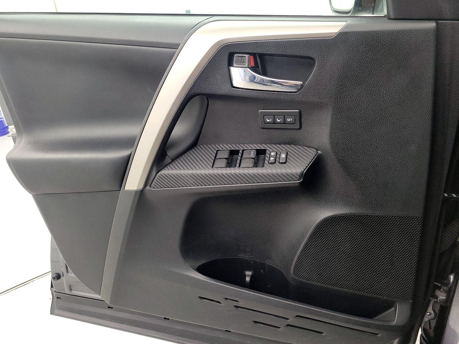 Thumbnail: 2015 Toyota RAV4 - 12