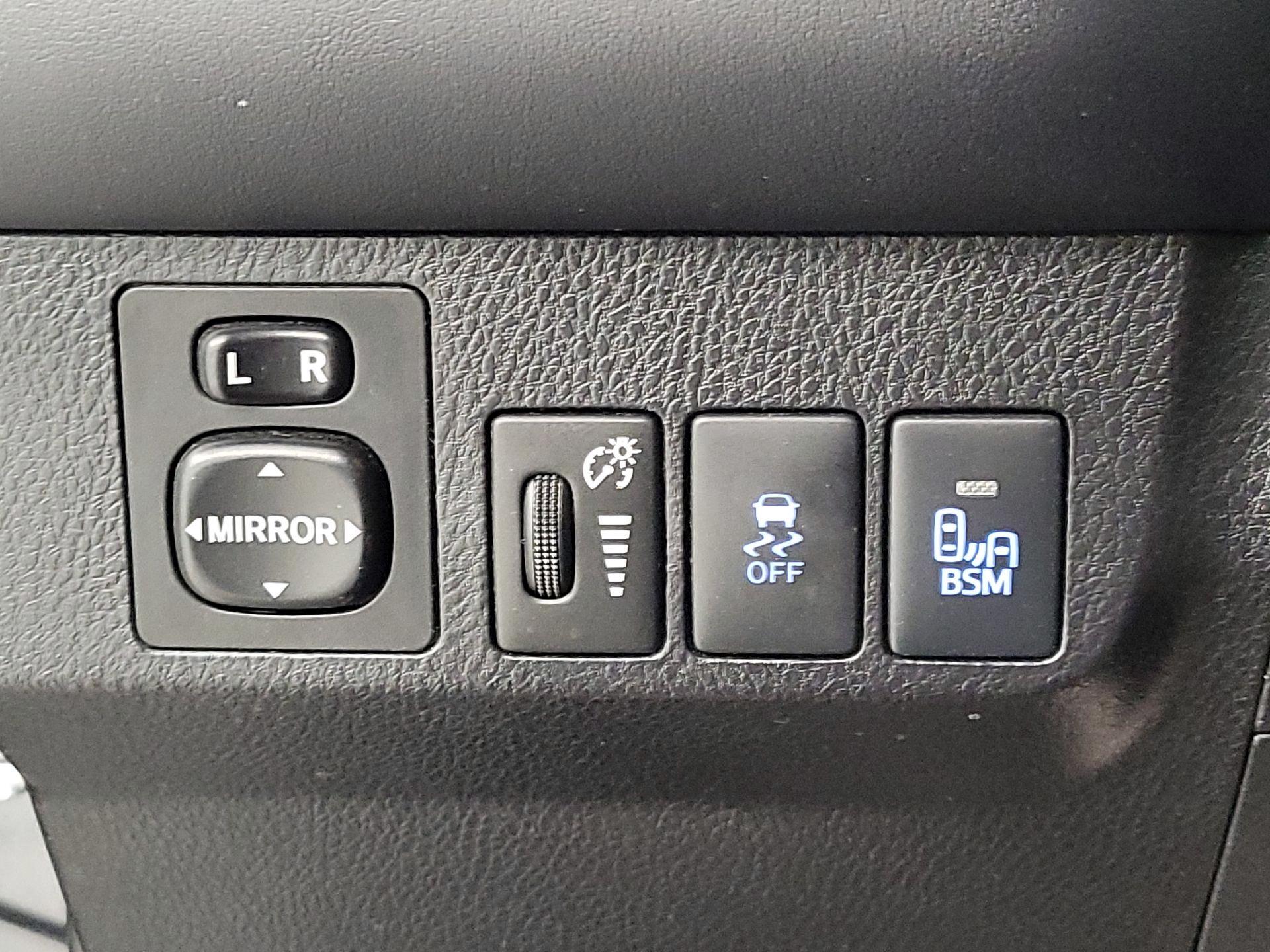 Thumbnail: 2015 Toyota RAV4 - 13