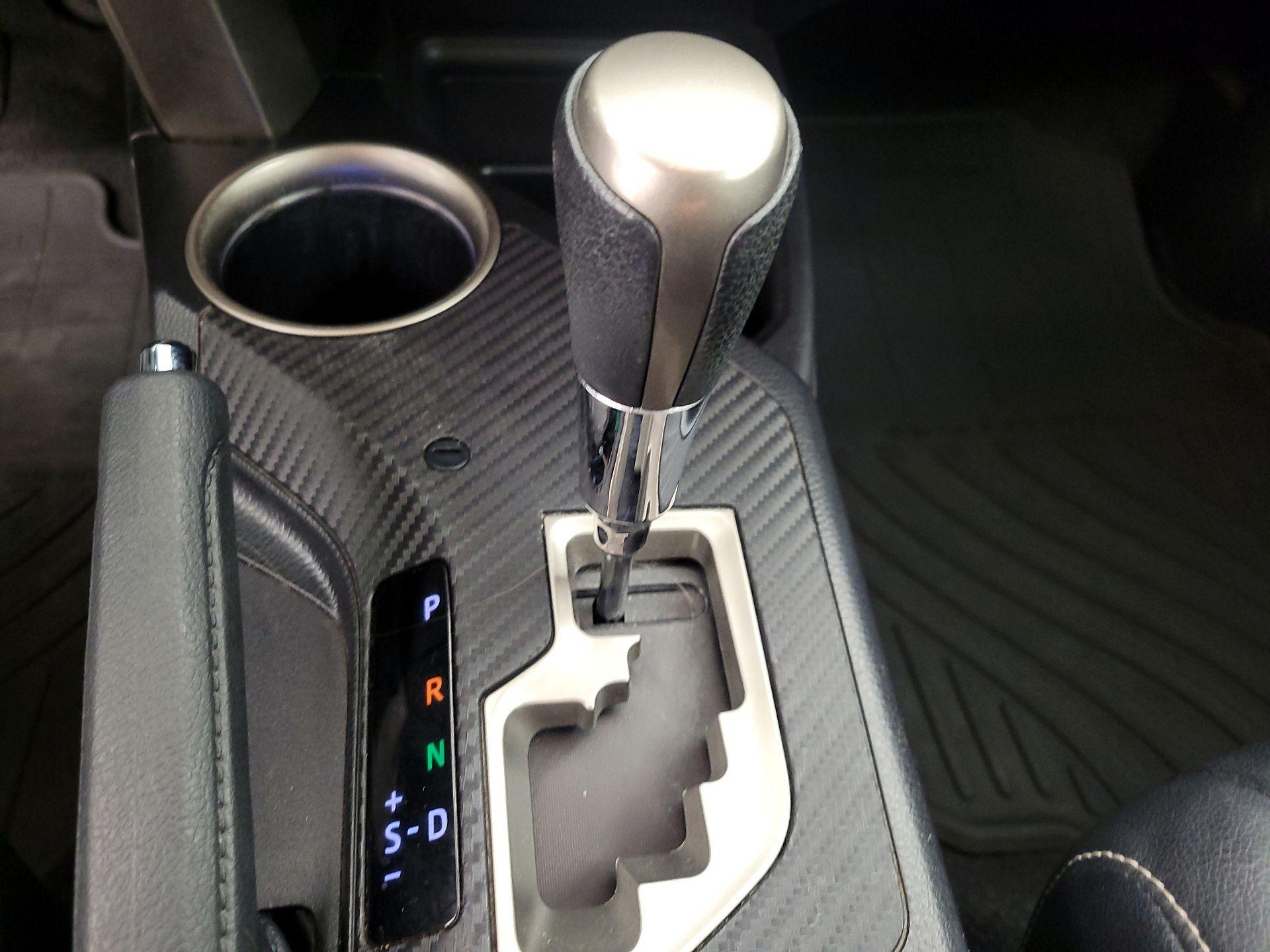 Thumbnail: 2015 Toyota RAV4 - 17