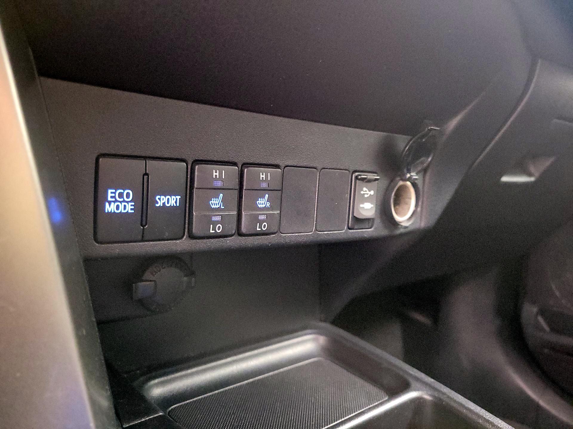 Thumbnail: 2015 Toyota RAV4 - 18