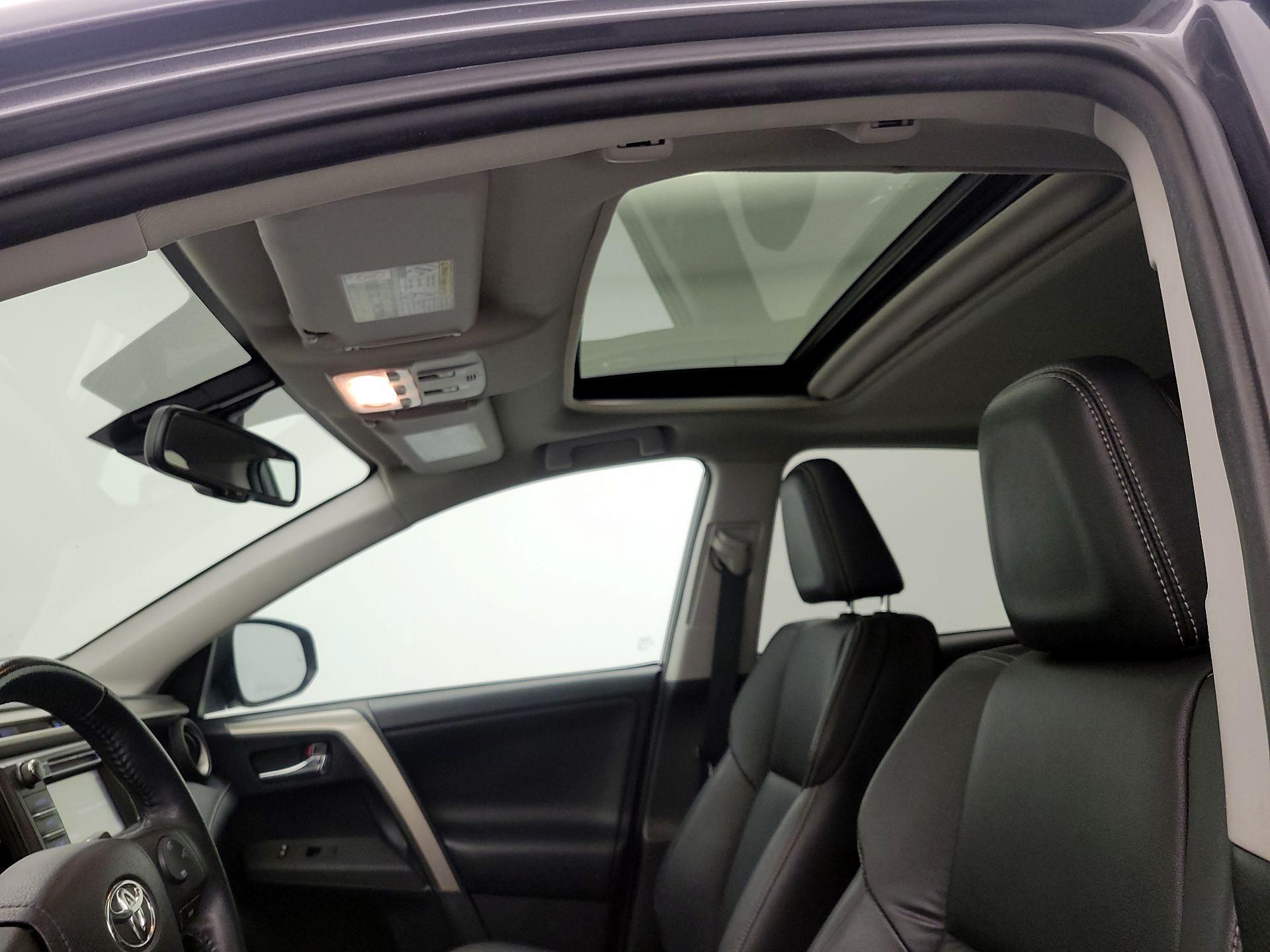 Thumbnail: 2015 Toyota RAV4 - 19