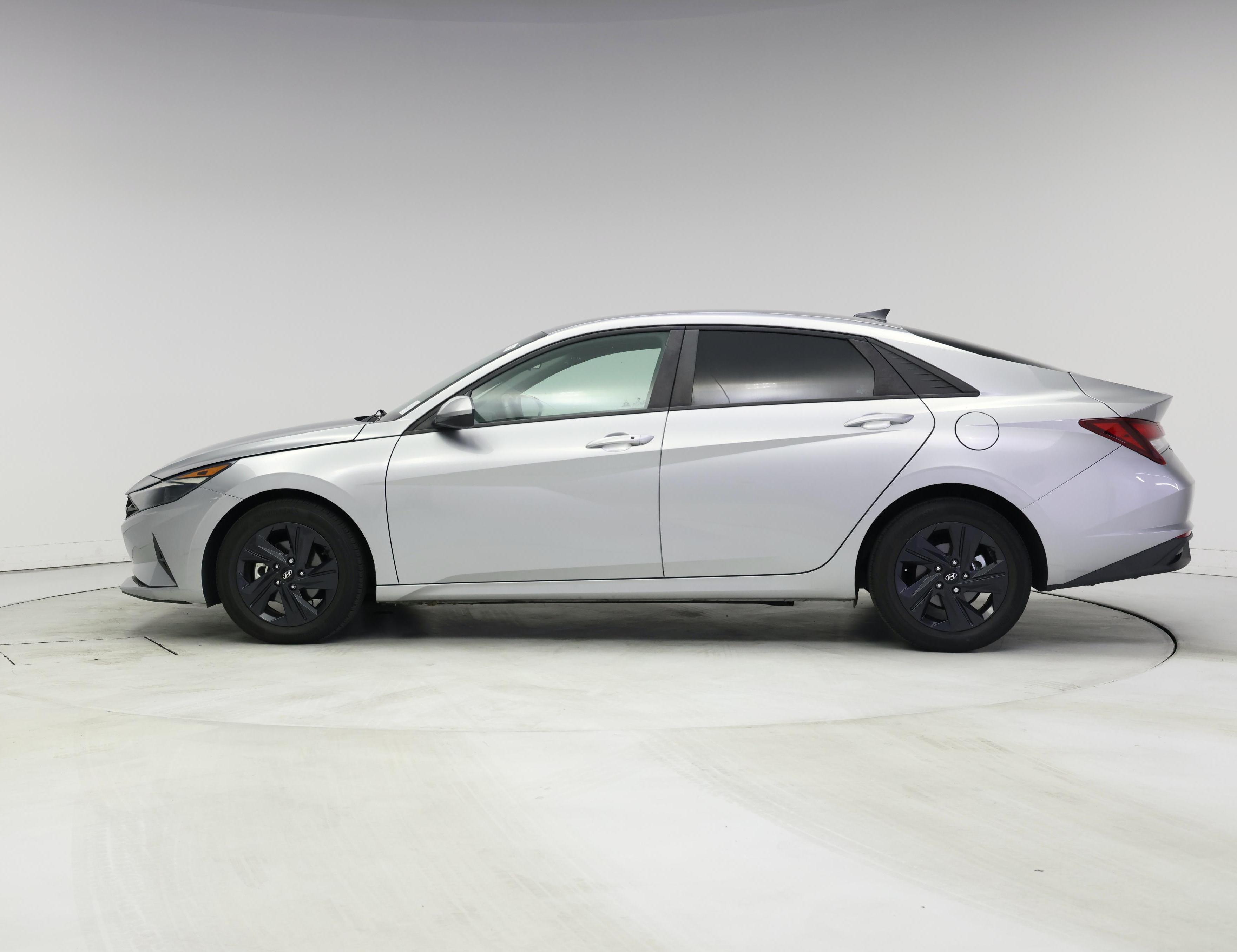 Thumbnail: 2022 Hyundai Elantra - 3
