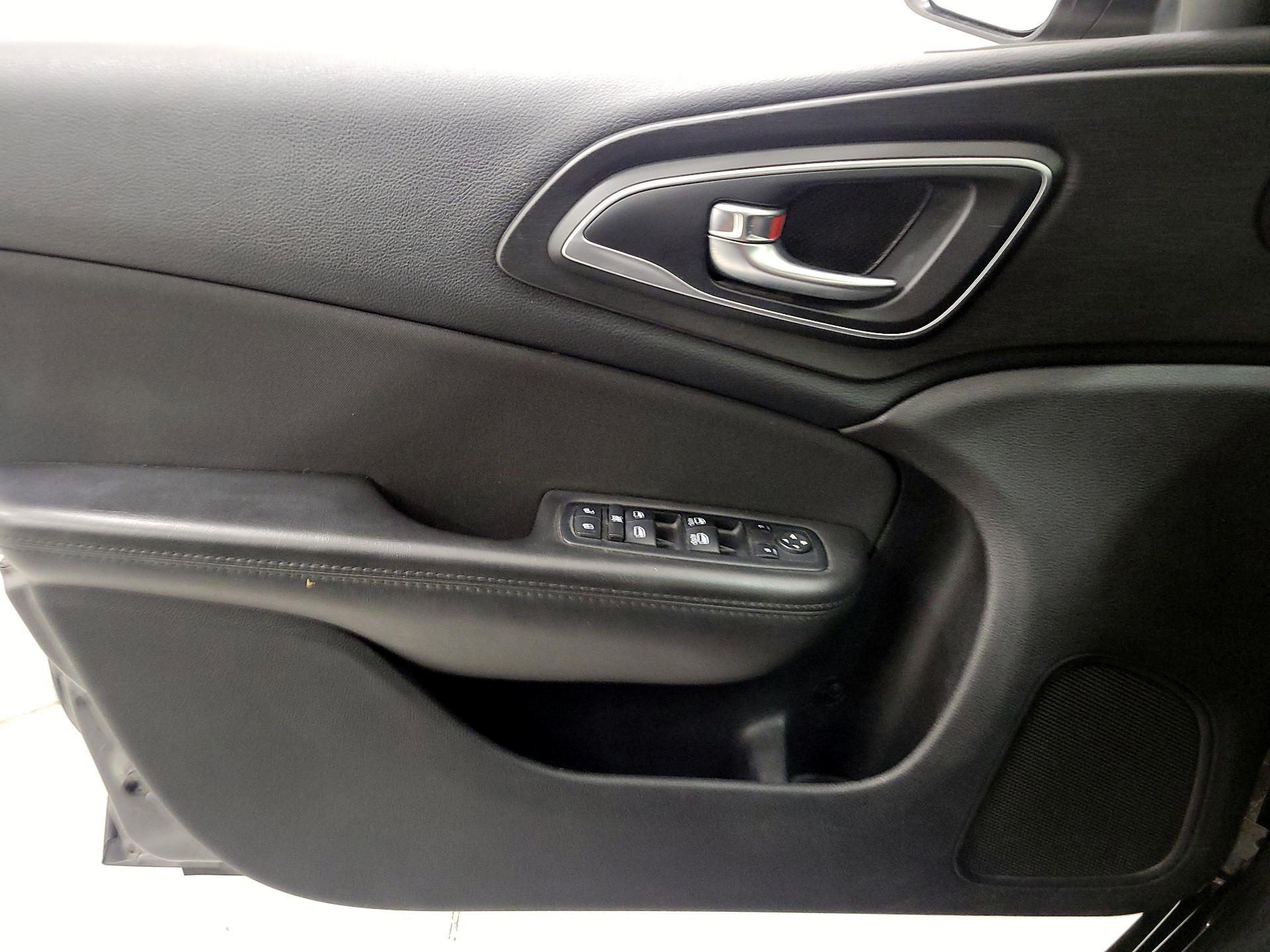 Thumbnail: 2015 Chrysler 200 - 12