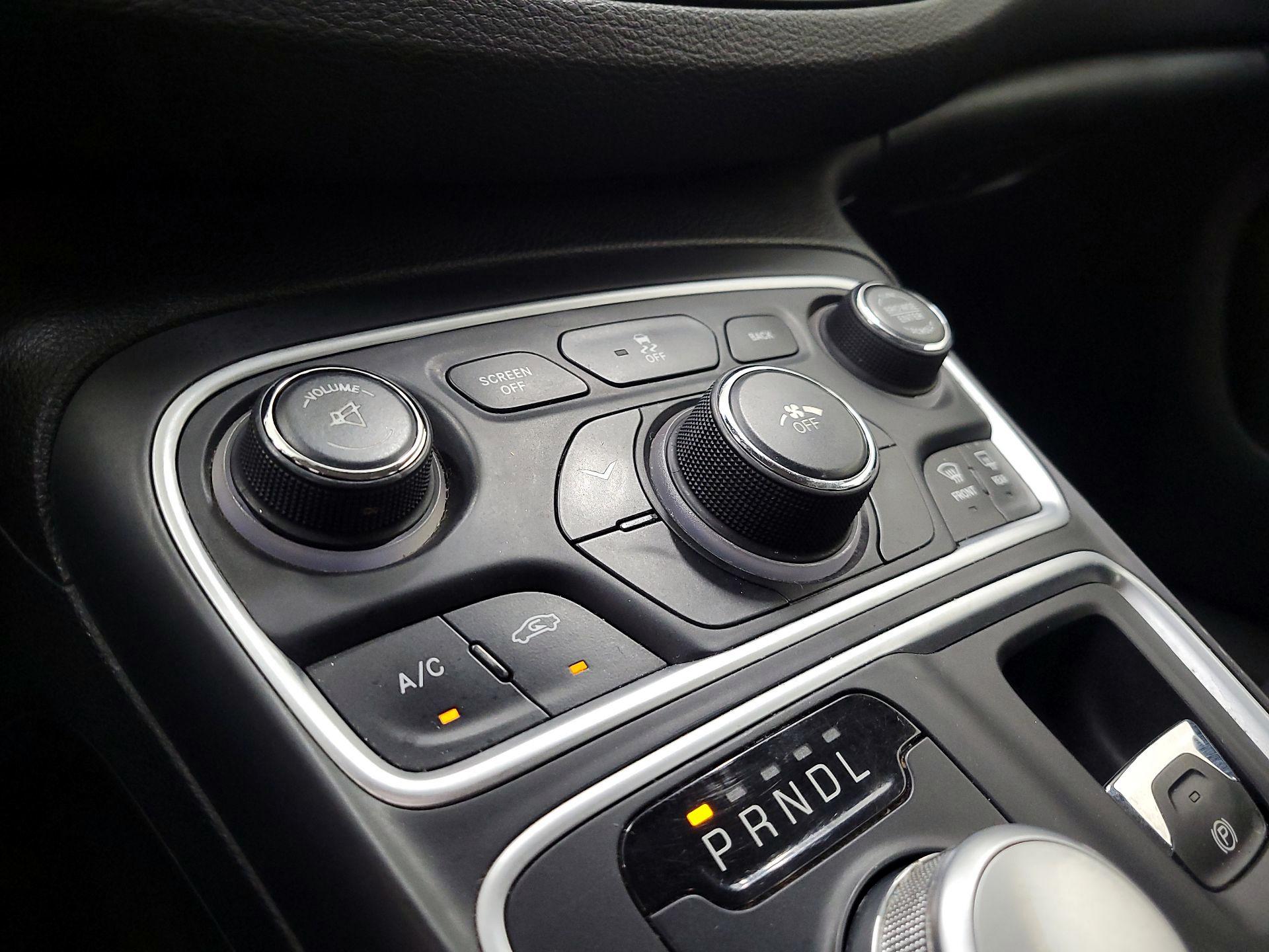 Thumbnail: 2015 Chrysler 200 - 16