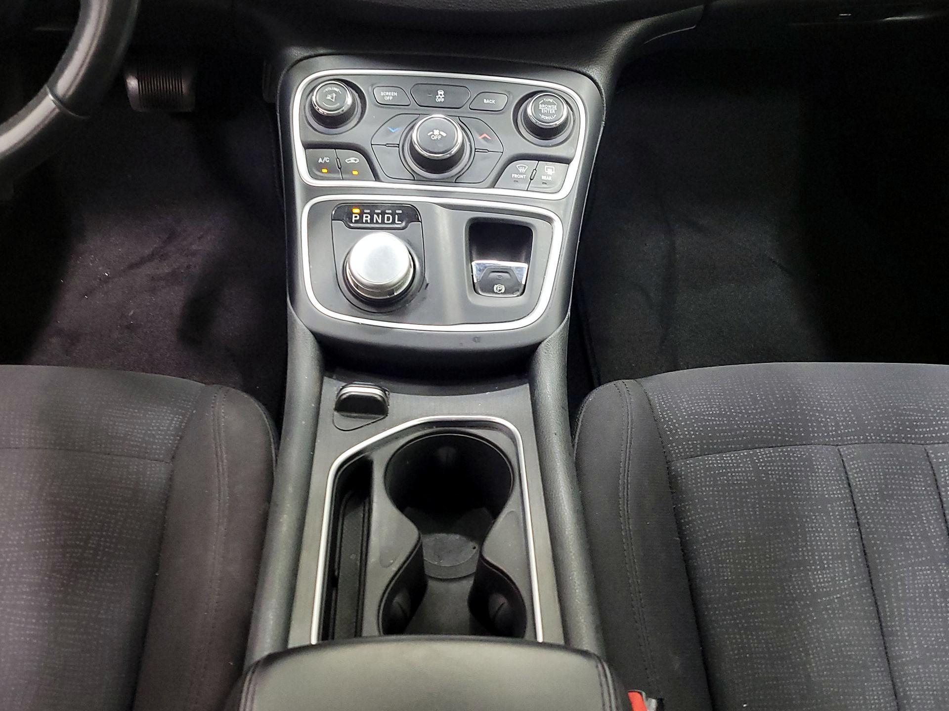 Thumbnail: 2015 Chrysler 200 - 17