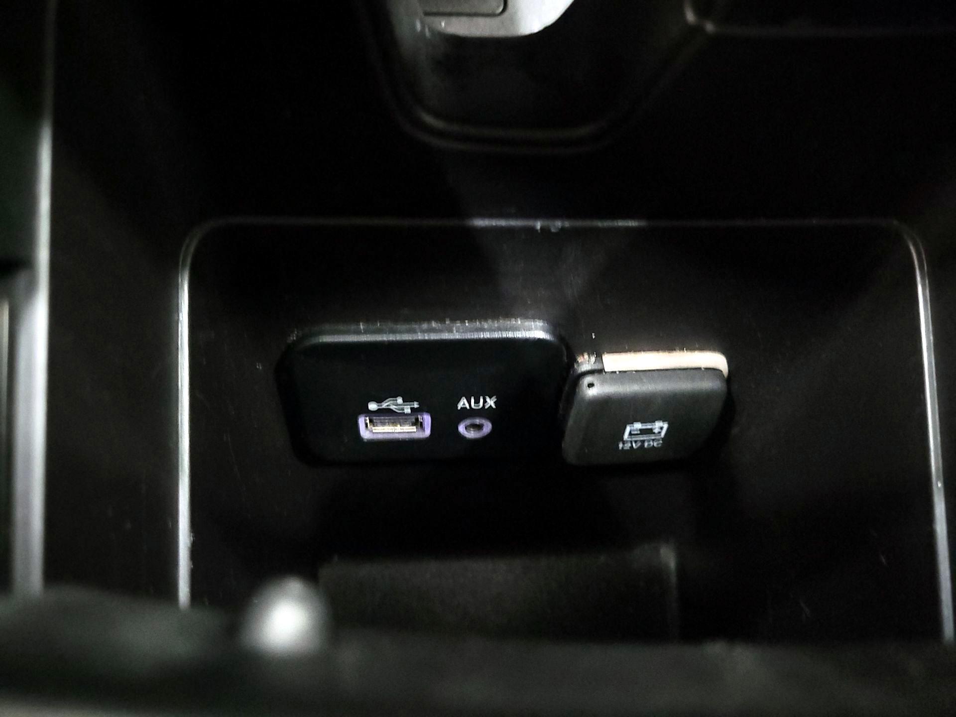 Thumbnail: 2015 Chrysler 200 - 18