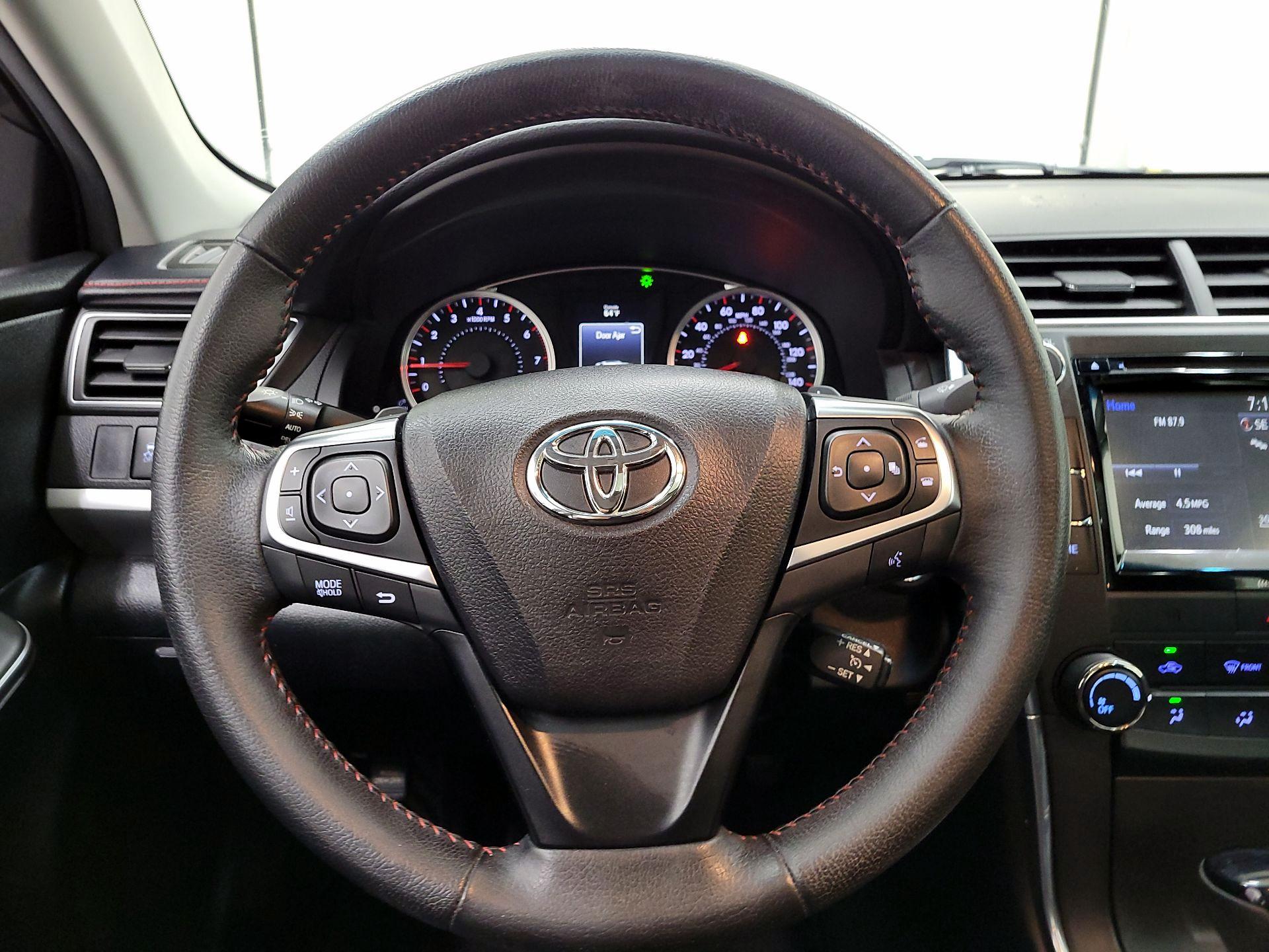 Thumbnail: 2016 Toyota Camry - 10