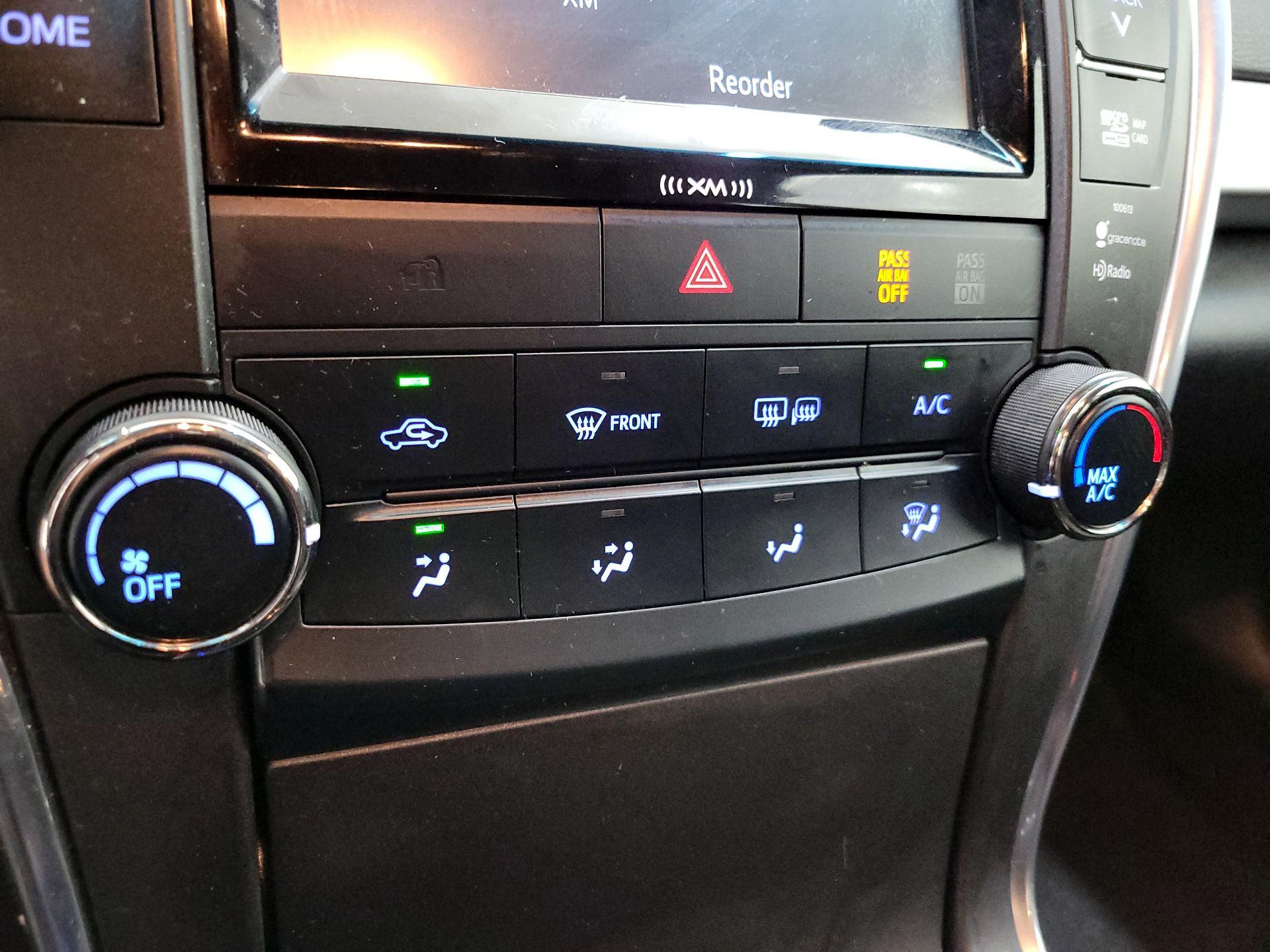 Thumbnail: 2016 Toyota Camry - 16