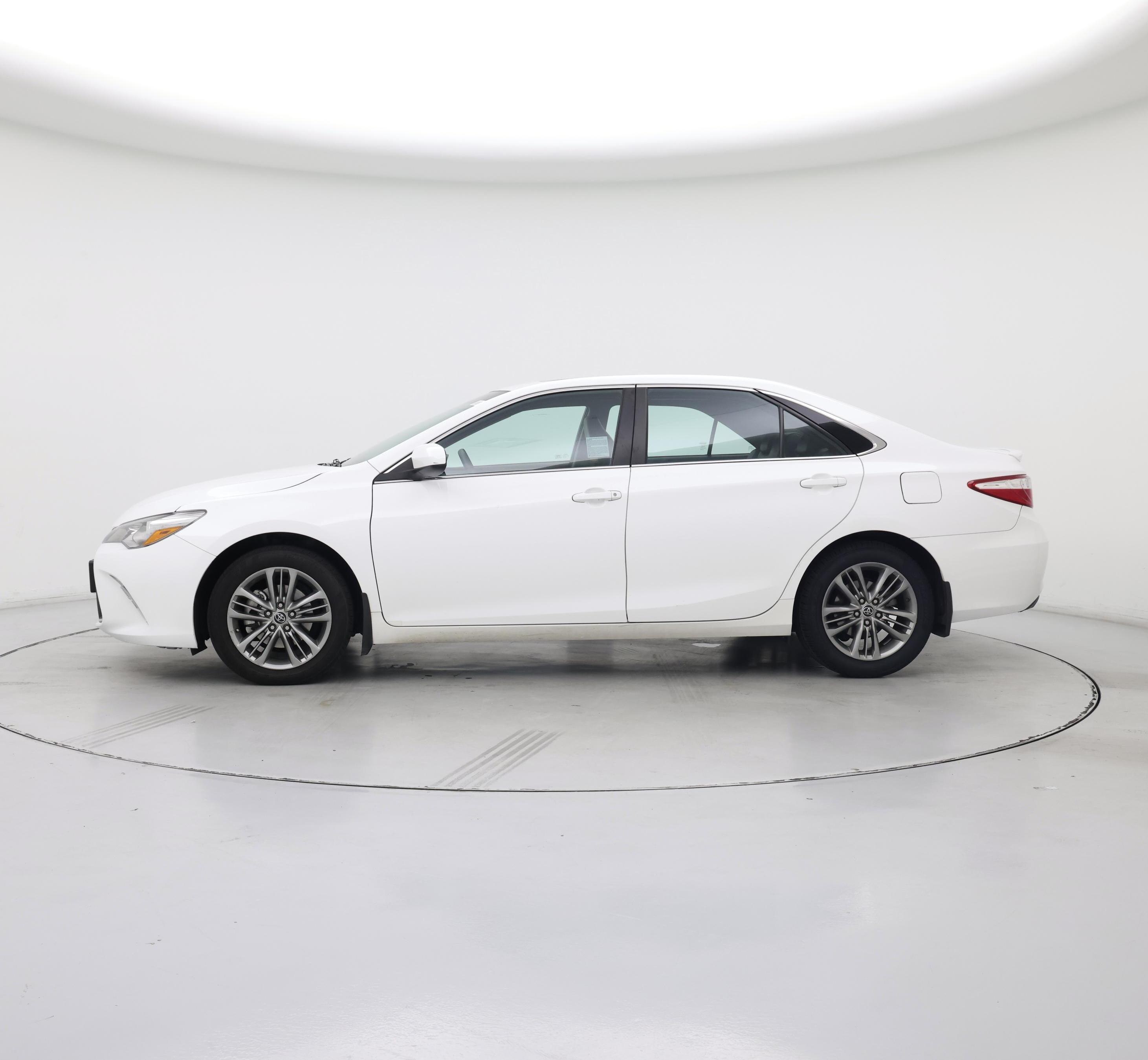 Thumbnail: 2016 Toyota Camry - 3