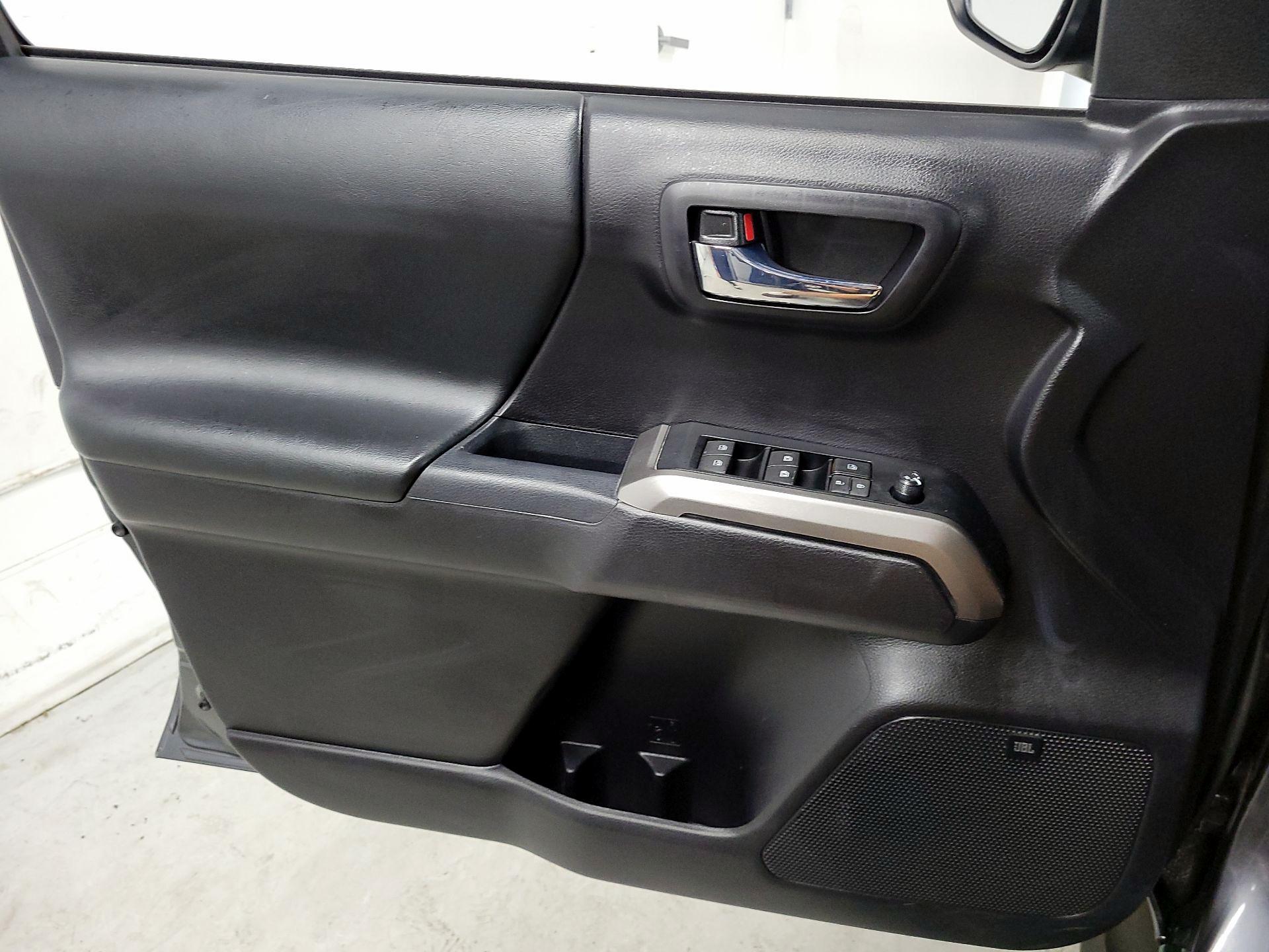 Thumbnail: 2021 Toyota Tacoma - 12