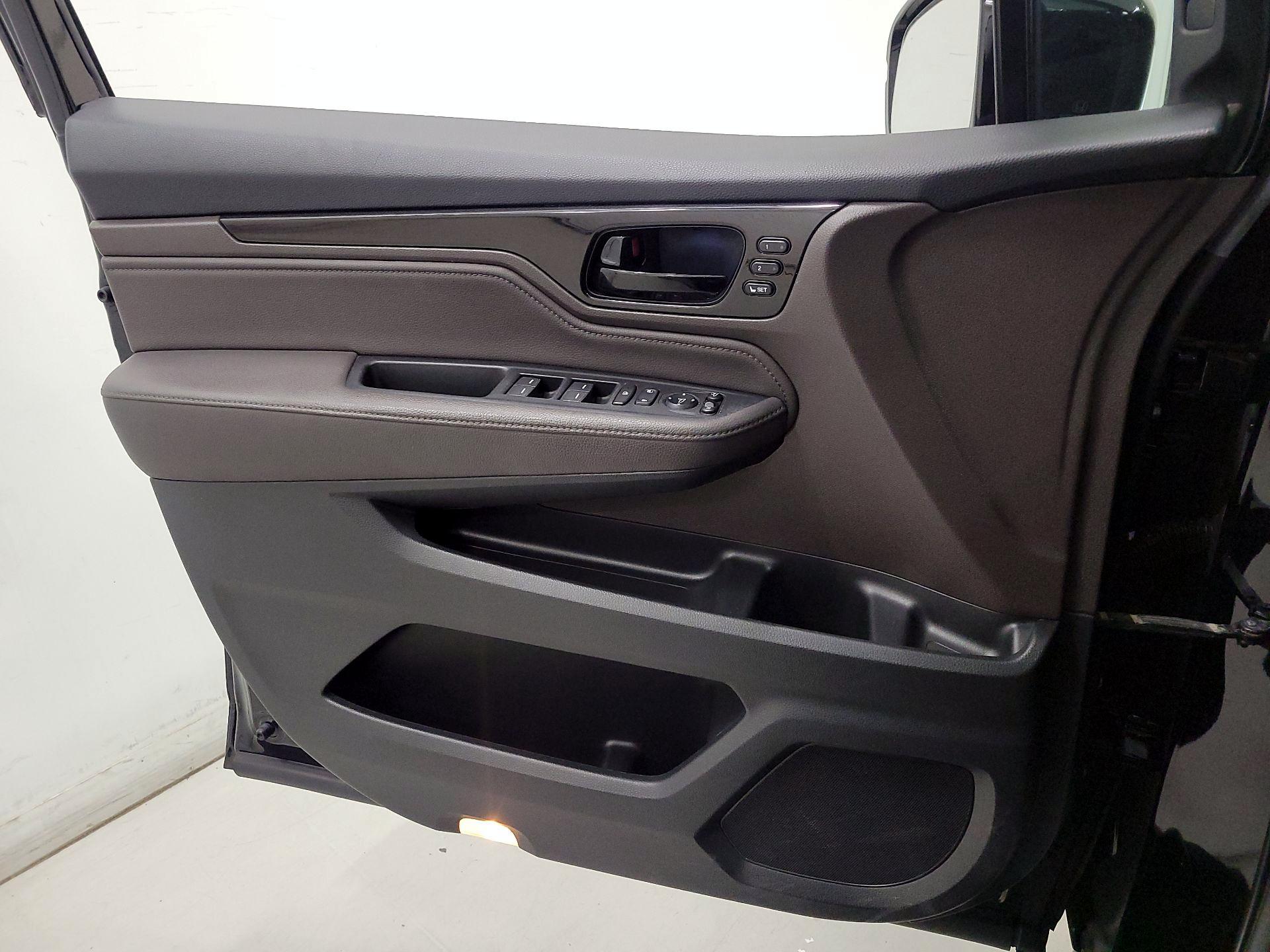 Thumbnail: 2018 Honda Odyssey - 12
