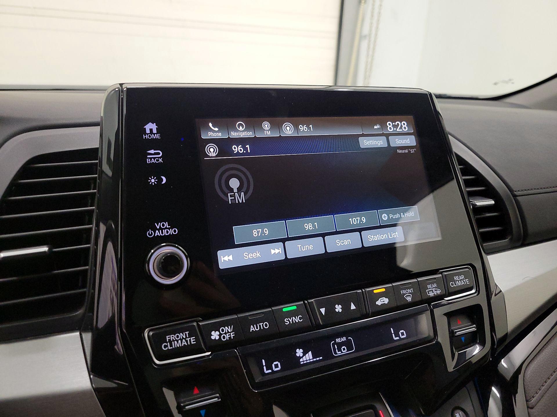 Thumbnail: 2018 Honda Odyssey - 16