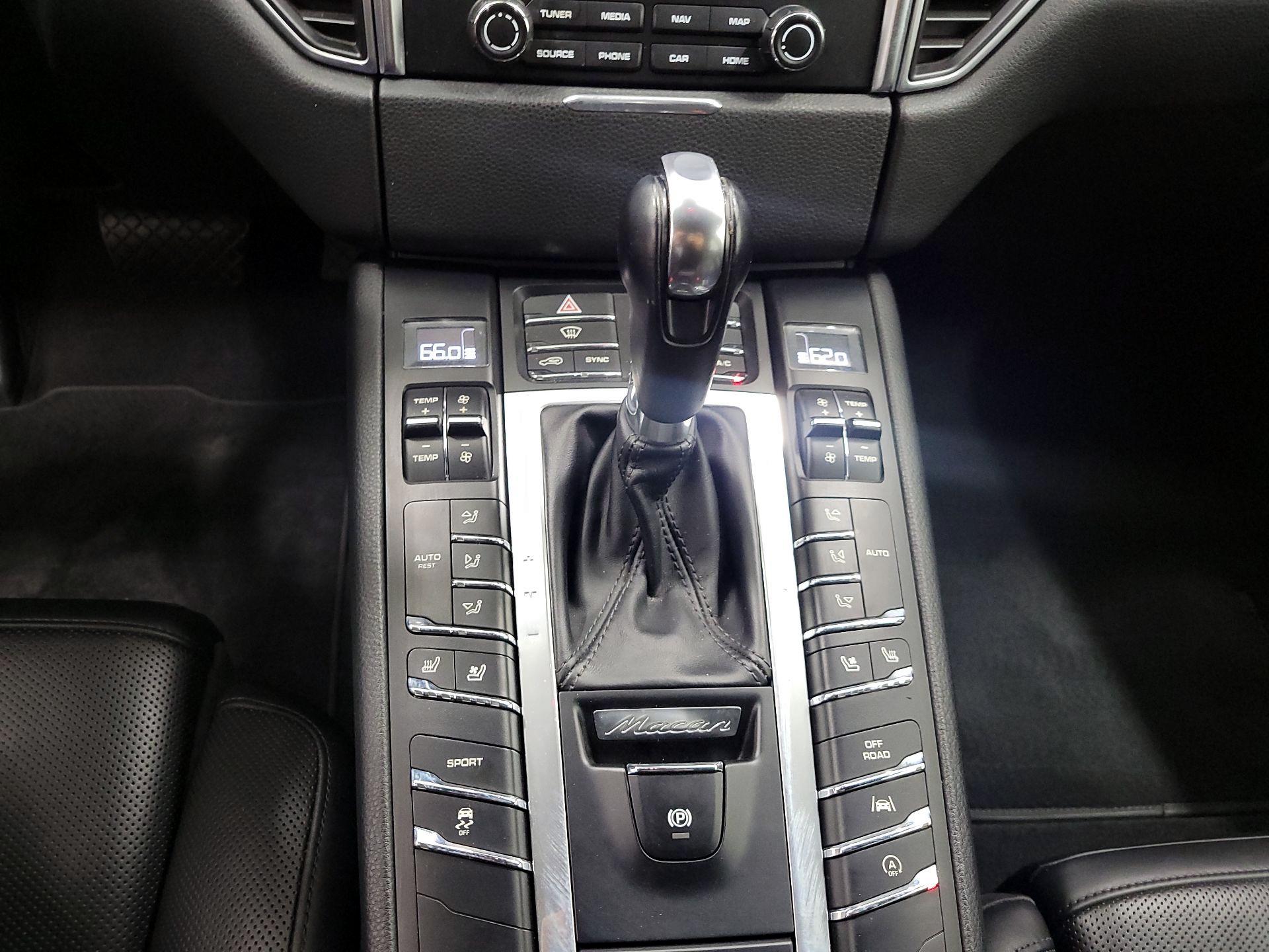 Thumbnail: 2018 Porsche Macan - 16