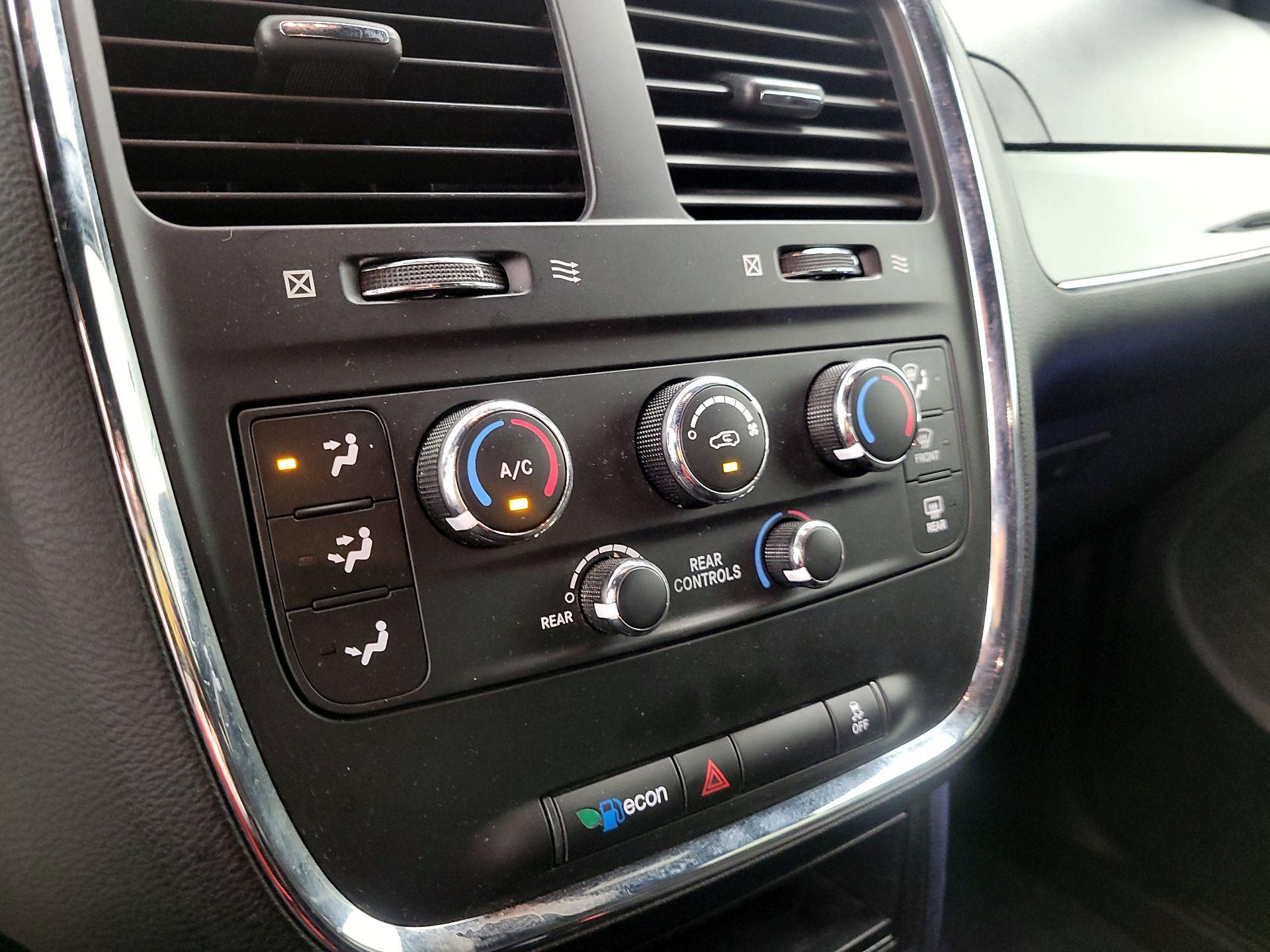 Thumbnail: 2018 Dodge Grand Caravan - 16