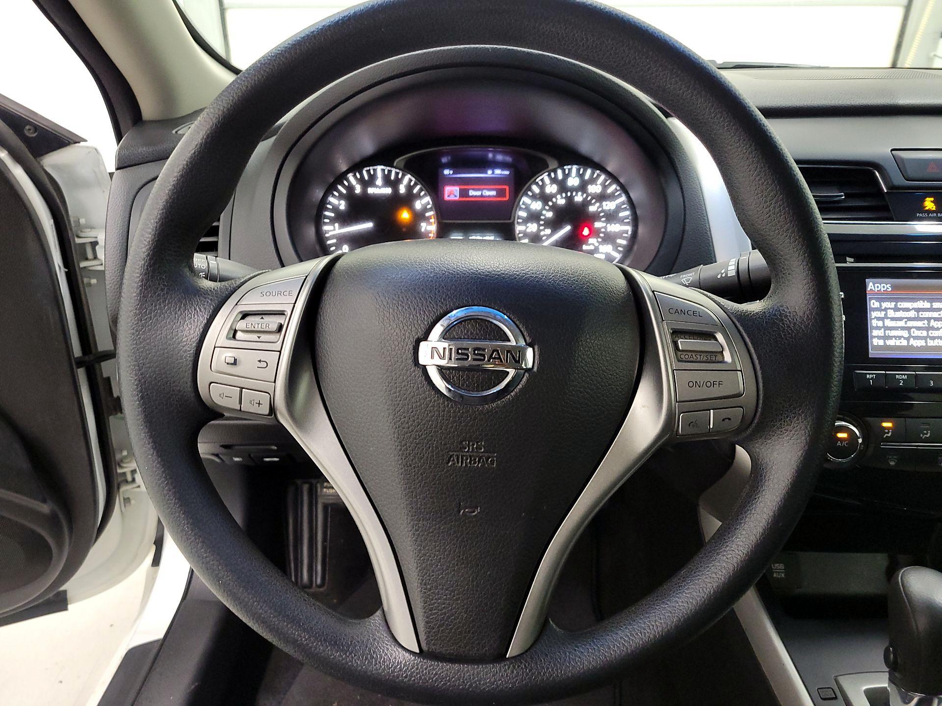 Thumbnail: 2015 Nissan Altima - 10