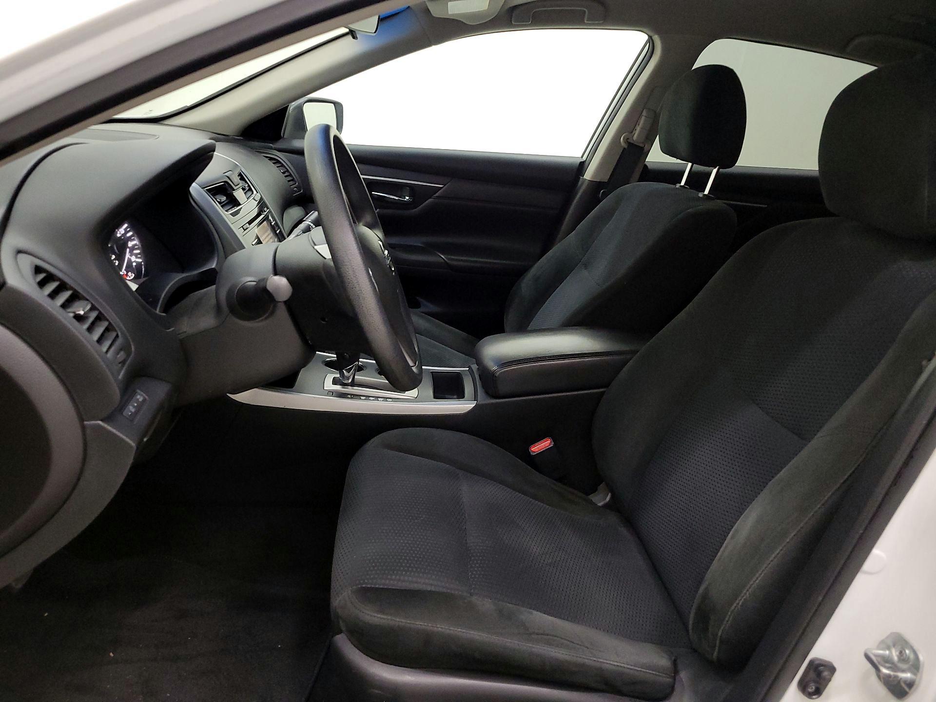 Thumbnail: 2015 Nissan Altima - 11