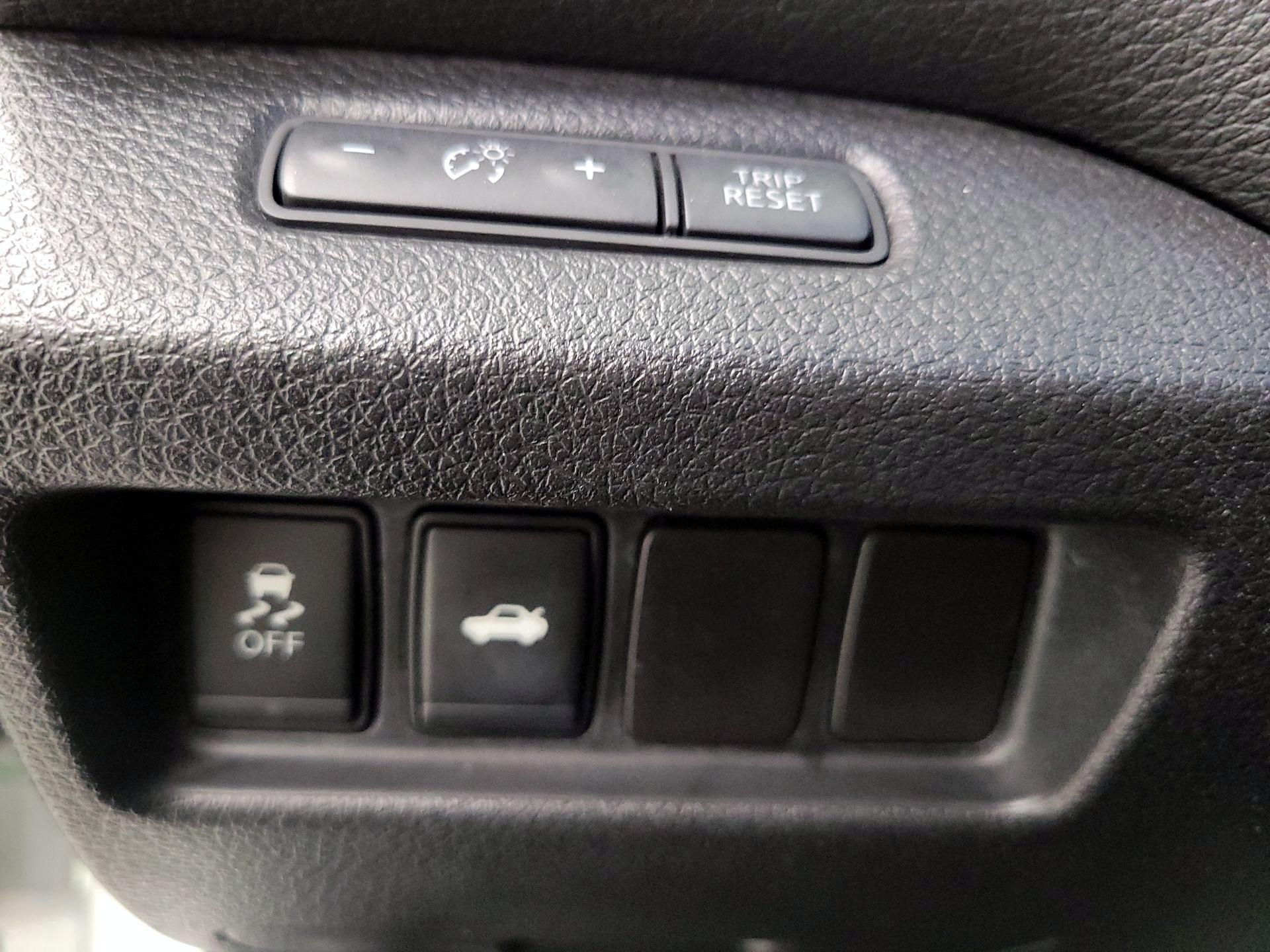 Thumbnail: 2015 Nissan Altima - 13