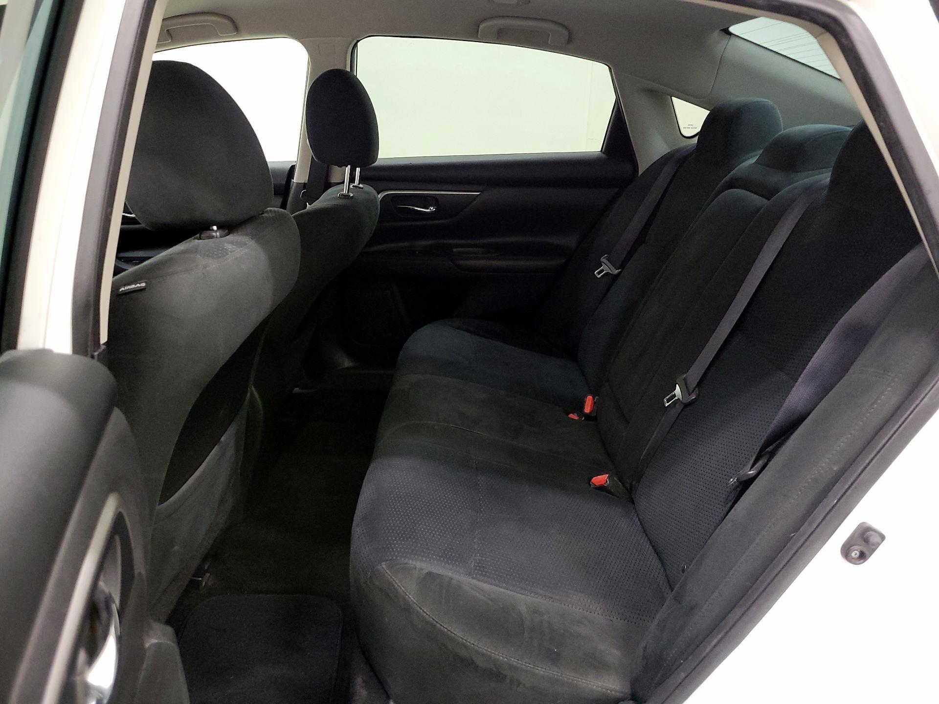 Thumbnail: 2015 Nissan Altima - 18
