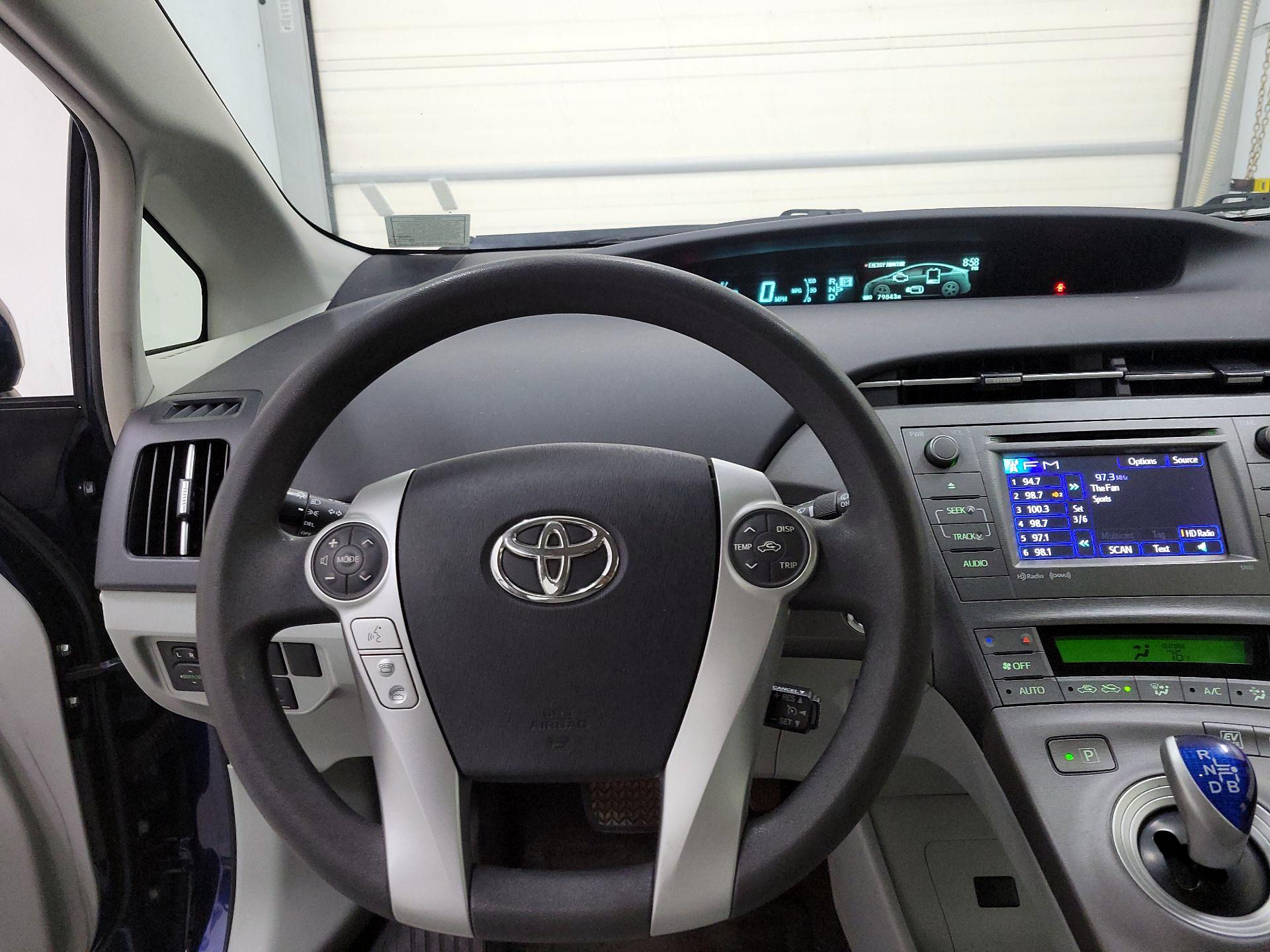 Thumbnail: 2013 Toyota Prius - 10