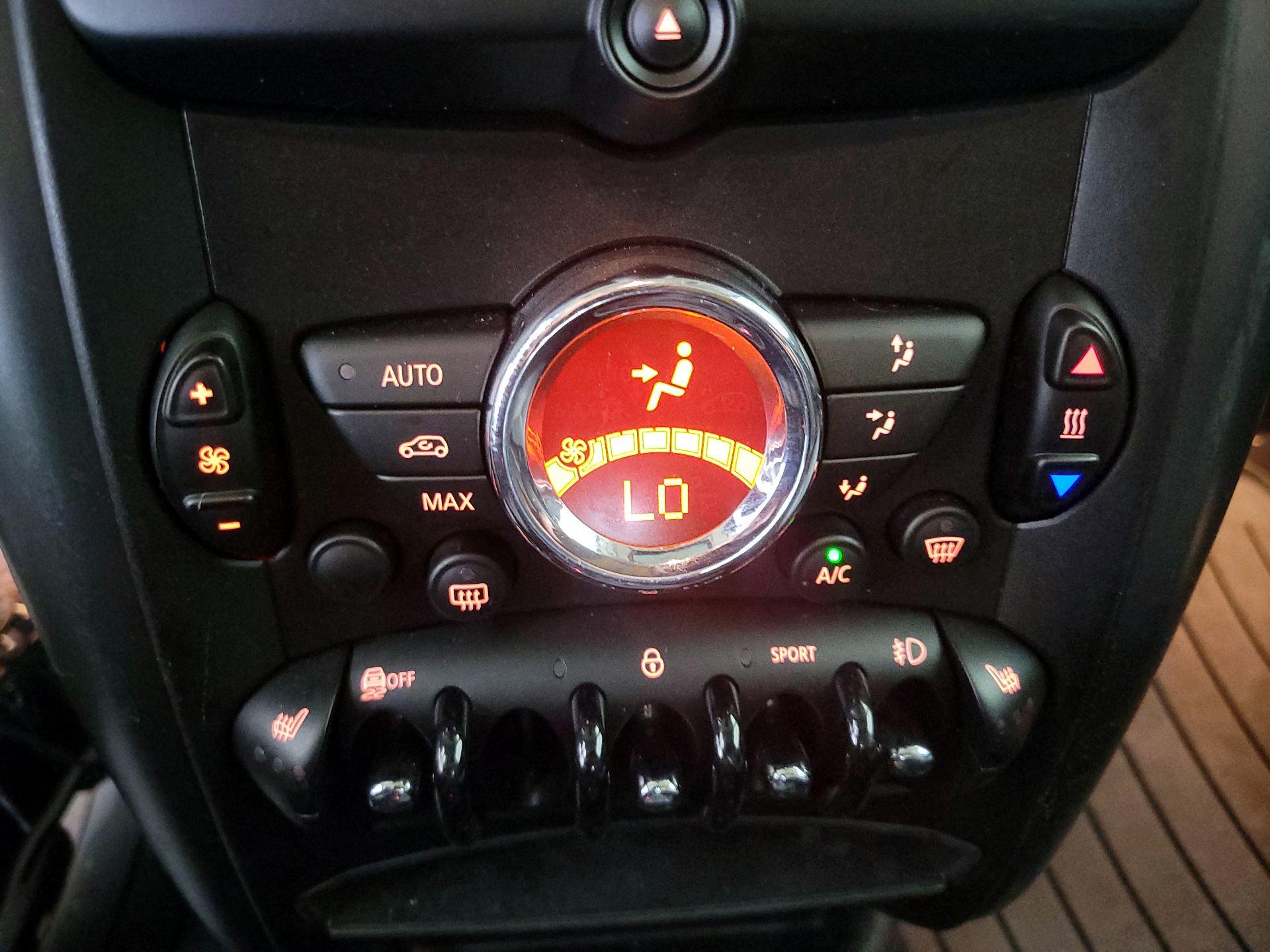Thumbnail: 2015 MINI Cooper Countryman - 14